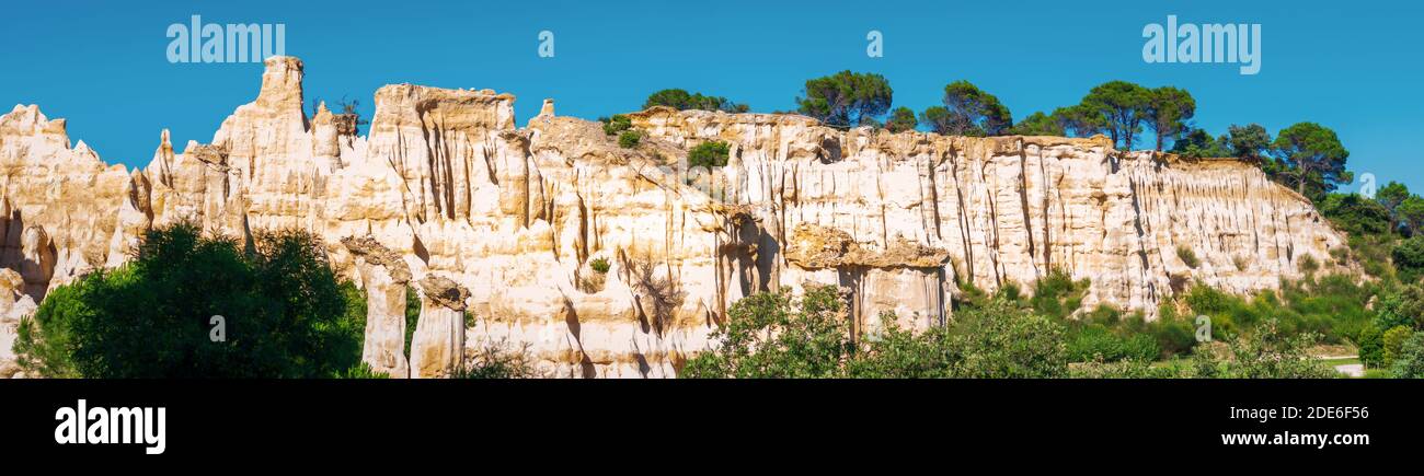 Les Orgues d'Ille-sur-Têt, Ille-sur-Têt, Pyrénées-Orientales. Elles résultent de l'érosion de roches sédimentaires vieilles de quatre Millions d'année Stockfoto