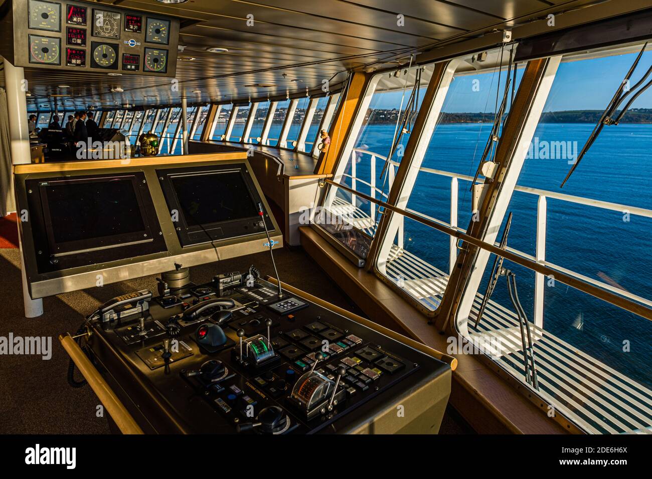 Auf der Brücke der Pont Aven Fähre an der Eingang zum Hafen von Cork in Irland Stockfoto
