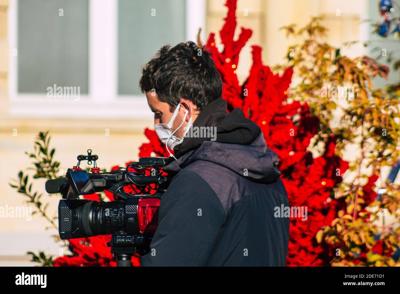 Reims Frankreich 28. November 2020 Journalisten über die Reise von Jean Castex und Bruno Lemaire, Premierminister und Minister für Wirtschaft, die an der teilgenommen Stockfoto