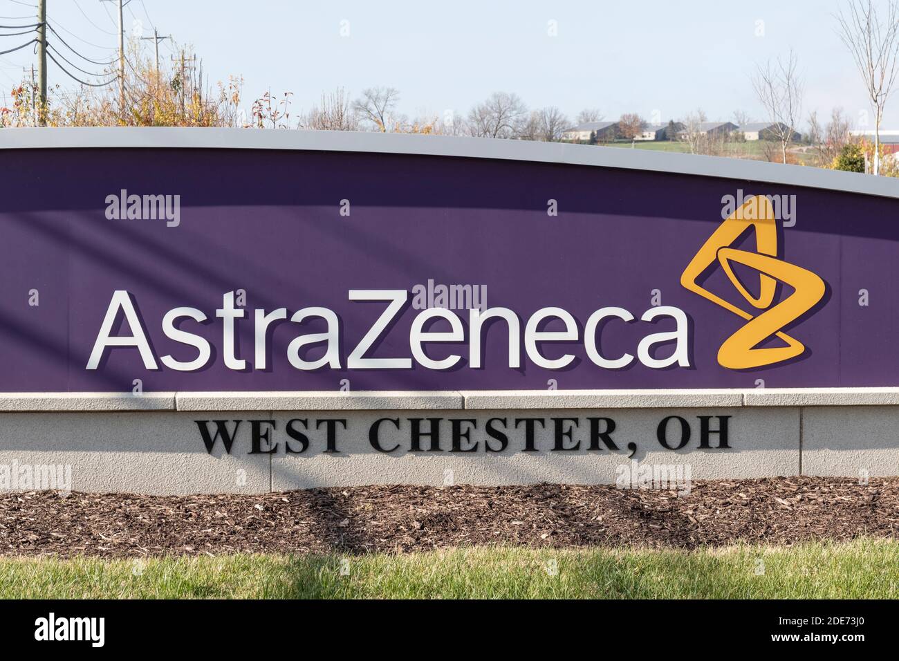 West Chester - ca. November 2020: AstraZeneca Werk. AstraZeneca hat an einem Impfstoff gegen das Coronavirus, COVID und COVID-19 gearbeitet. Stockfoto