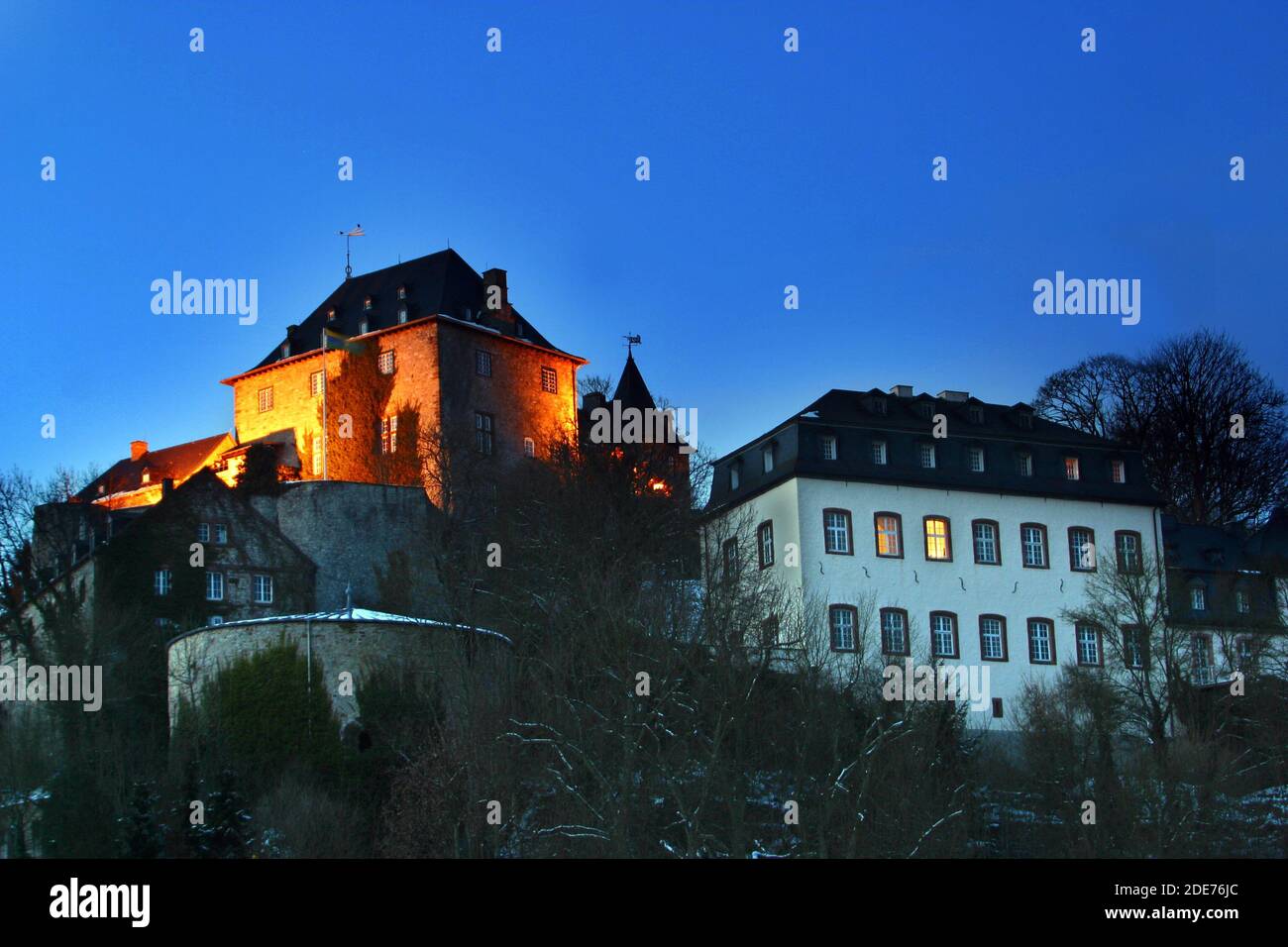 Schloss Blankenheim, Burg auf einem Hügel aus dem 12. Jahrhundert Stockfoto