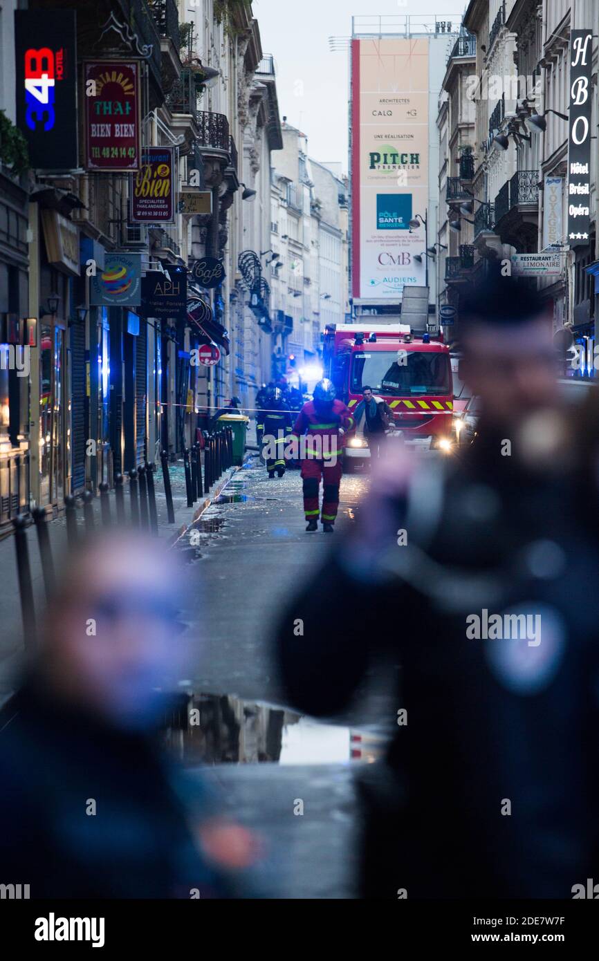 Szene nach einer Explosion einer Bäckerei an der Ecke der Straßen Saint-Cecile und Rue de Trevise im Zentrum von Paris am 12. Januar 2019. Eine große Explosion hat eine Bäckerei im Zentrum von Paris schwer beschädigt, mehrere Menschen verletzt und Fenster in umliegenden Gebäuden zerschlagen, sagten Polizei und AFP-Journalisten vor Ort. Nach der Explosion gegen 9:0800 Uhr (GMT) brach im geschäftigen 9. Bezirk der Stadt ein Brand aus, der von der Polizei möglicherweise durch ein Gasleck verursacht wurde. Foto von Raphael Lafargue/ABACAPRESS.COM Stockfoto