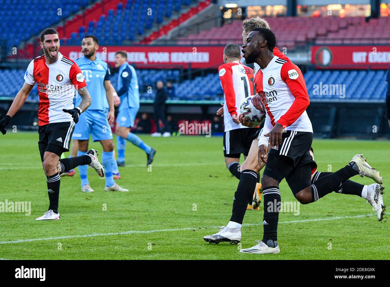 ROTTERDAM, NIEDERLANDE - NOVEMBER 29: Tor von Lutsharel Geertruida von Feyenoord während des niederländischen Eredivisie-Spiels zwischen Feyenoord und FC Utrecht AT Stockfoto