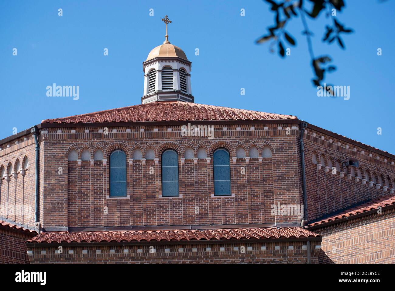 Antike Baukirche in der Stadt Stockfoto