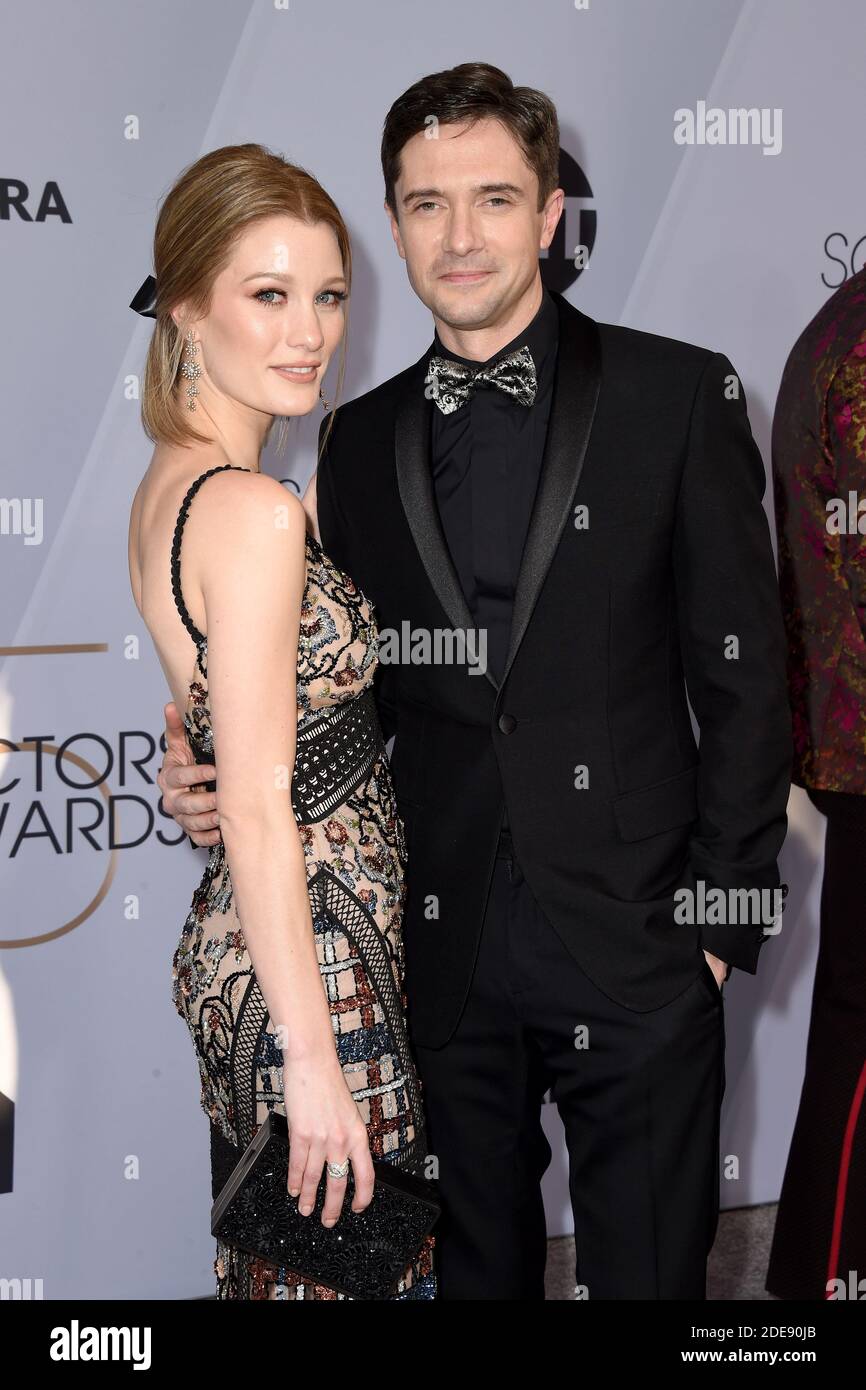 Topher Grace, Ashley Hinshaw nehmen am 27. Januar 2019 an den 25. Annual Screen Actors Guild Awards im Shrine Auditorium in Los Angeles, CA, USA Teil. Foto von Lionel Hahn/ABACAPRESS.COM Stockfoto