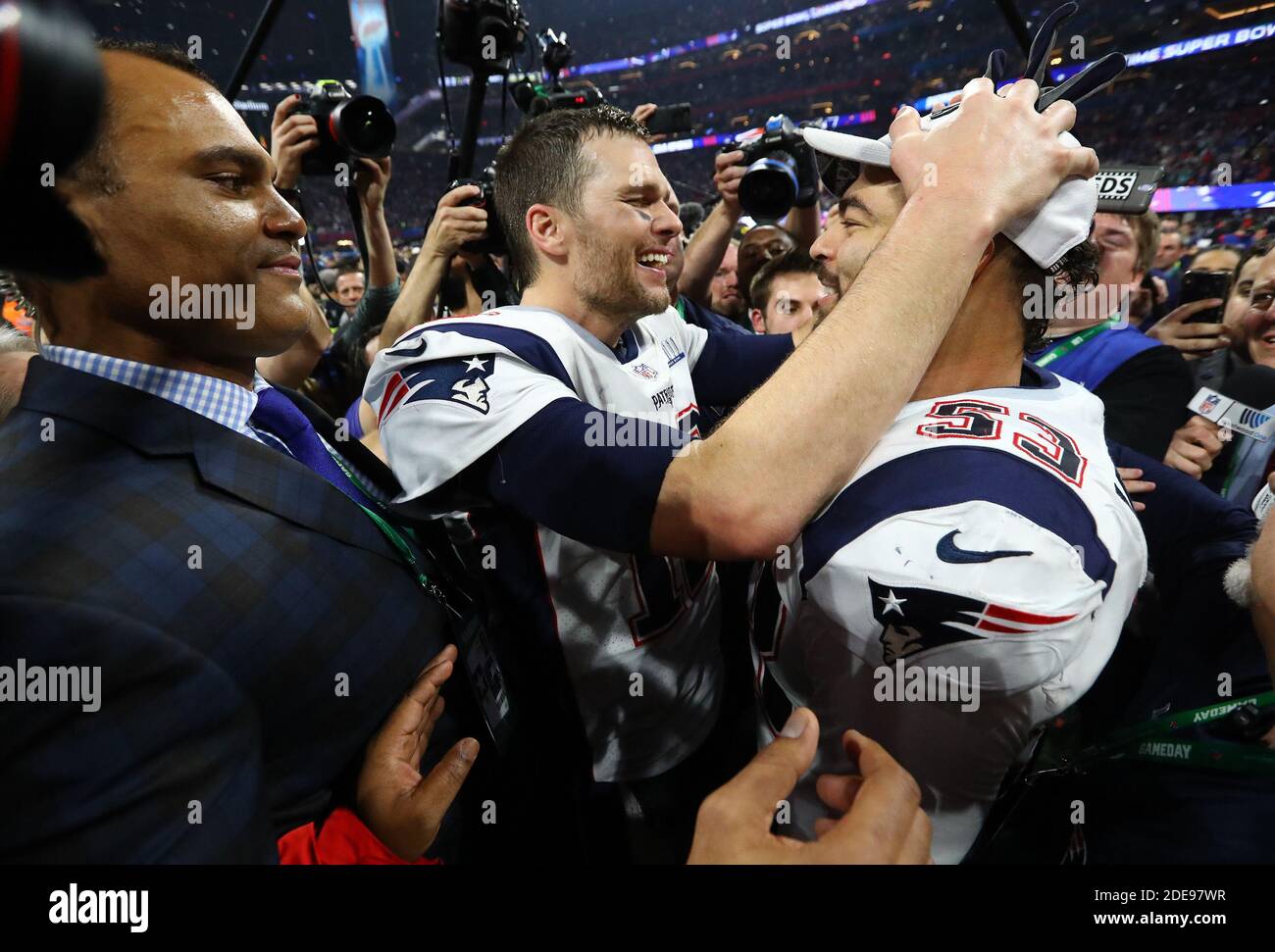 KEIN FILM, KEIN VIDEO, KEIN TV, KEIN DOKUMENTARFILM - New England Patriots Quarterback Tom Brady und Linebacker Kyle Van Noy (53) feiern am Sonntag, den 3. Februar 2019, im Mercedes-Benz Stadium in Atlanta einen 13-3-Sieg gegen die Los Angeles Rams im Super Bowl LIII. Foto: Curtis Compton/Atlanta Journal-Constitution/TNS/ABACAPRESS.COM Stockfoto