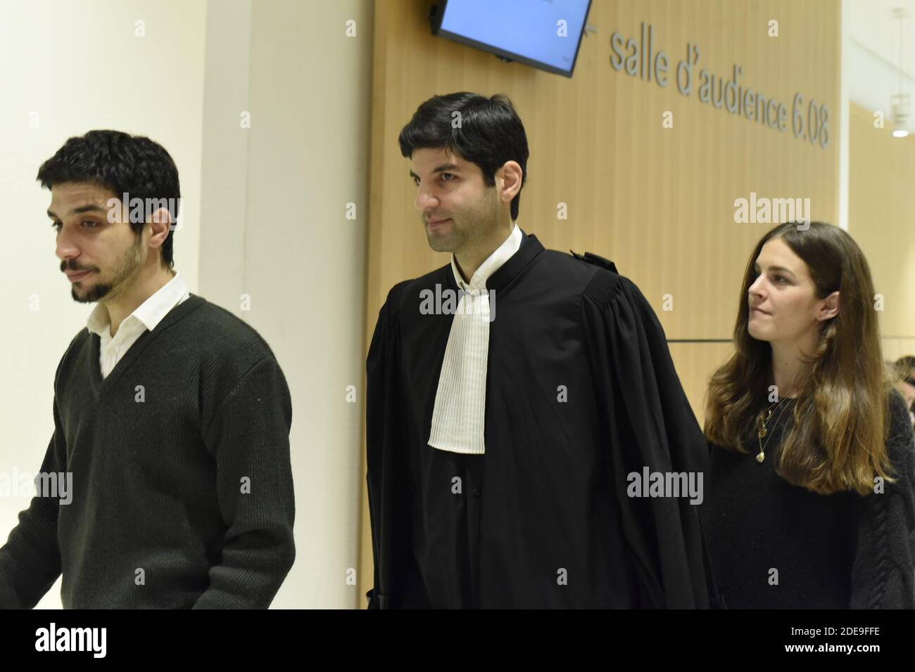 Das Ehepaar Chloe P und Georgios D wurden von Alexandre Benalla während der Ereignisse am Place de la Contrescarpe am 1. Mai 2018 belästigt und verhaftet und vor dem Pariser Gericht wegen "Wurfgeschleus auf die Polizei" verurteilt. Sie wurden von ihrem Anwalt, Herrn Sahand Sabre, begleitet. Paris, Frankreich, 8. Februar 2019. Foto von Avenir Pictures/ABACAPRESS.COM Stockfoto