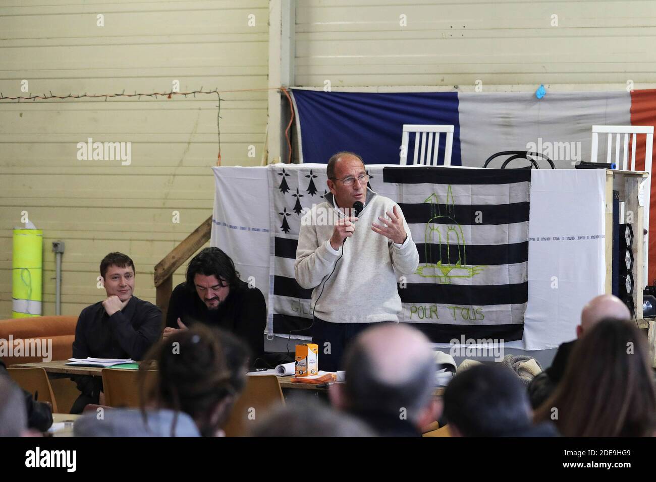 Etienne Chouard anime une Conference sur le RIC dans le Cadre de son Tour de Bretagne. L’objectif est egalement d unifier le mouvement des gilets jaunes autour de la question du RIC à Rennes, France le 9 février 2019. Foto von Julien Ermine/ABACAPRESS.COM Stockfoto