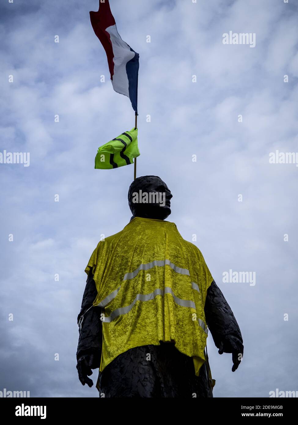 Teilnahme am dreizehnten Akt der gelben Westen auf Bordeaux. Mit etwas mehr als 6,000 Menschen versammelt, war die Bewegung wichtiger als in den vergangenen Wochen. Beachten Sie, dass die Zählung von der Präfektur nicht mehr verfügbar ist. Nach ein paar Stunden ruhiger Parade brachen Zusammenstöße vor dem Rathaus aus. Die Prozession wurde zerstreut und einige Zusammenstöße dauernden Siegesplatz in der Nacht. Am 09. Februar 2019 in Bordeaux, Frankreich. Foto von Alban De Jong /ABACAPRESS.COM Stockfoto