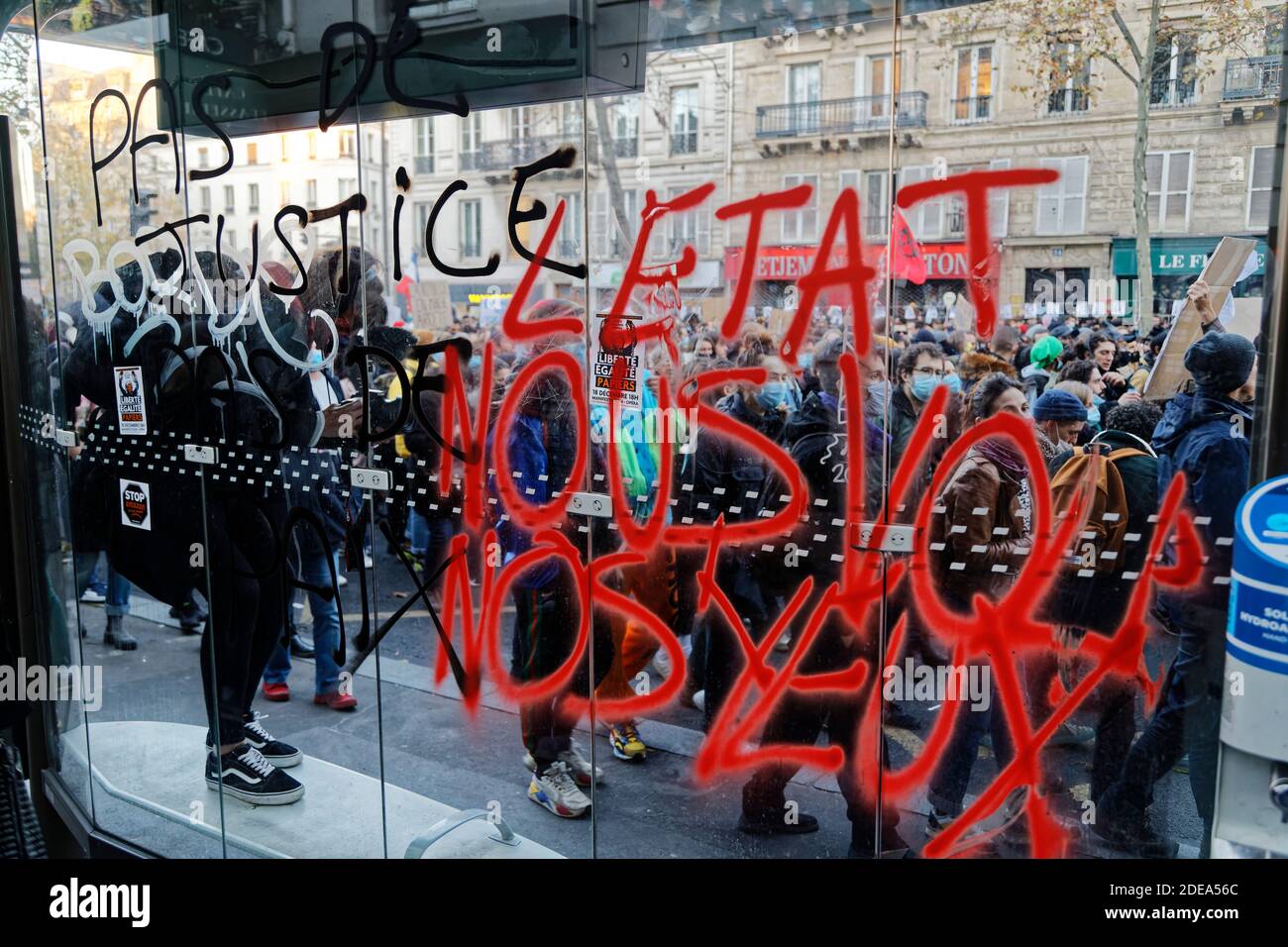 Paris, Frankreich. November 2020. Demonstration von Gegnern des GLOBALEN SICHERHEITSRECHTS-Projekts am 28. November 2020 in Paris, Frankreich. Stockfoto