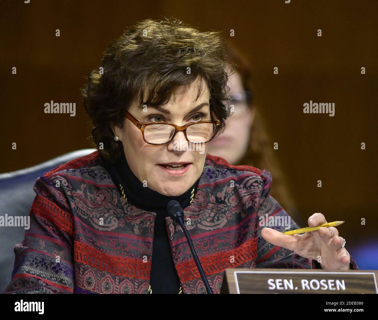 Die Senatorin der Vereinigten Staaten, Jacky Rosen (Demokrat von Nevada), stellt Zeugen in Frage, die am Donnerstag, den 7. März, im Ständigen Unterausschuss des US-Senats für innere Sicherheit und Regierungsangelegenheiten über Ermittlungen im Rahmen einer Anhörung zum Thema „Prüfung von Datenschutzverletzungen im Privatsektor“ auf dem Capitol Hill in Washington, DC, Aussagen. 2019.Foto von Ron Sachs/CNP/ABACAPRESS.COM Stockfoto