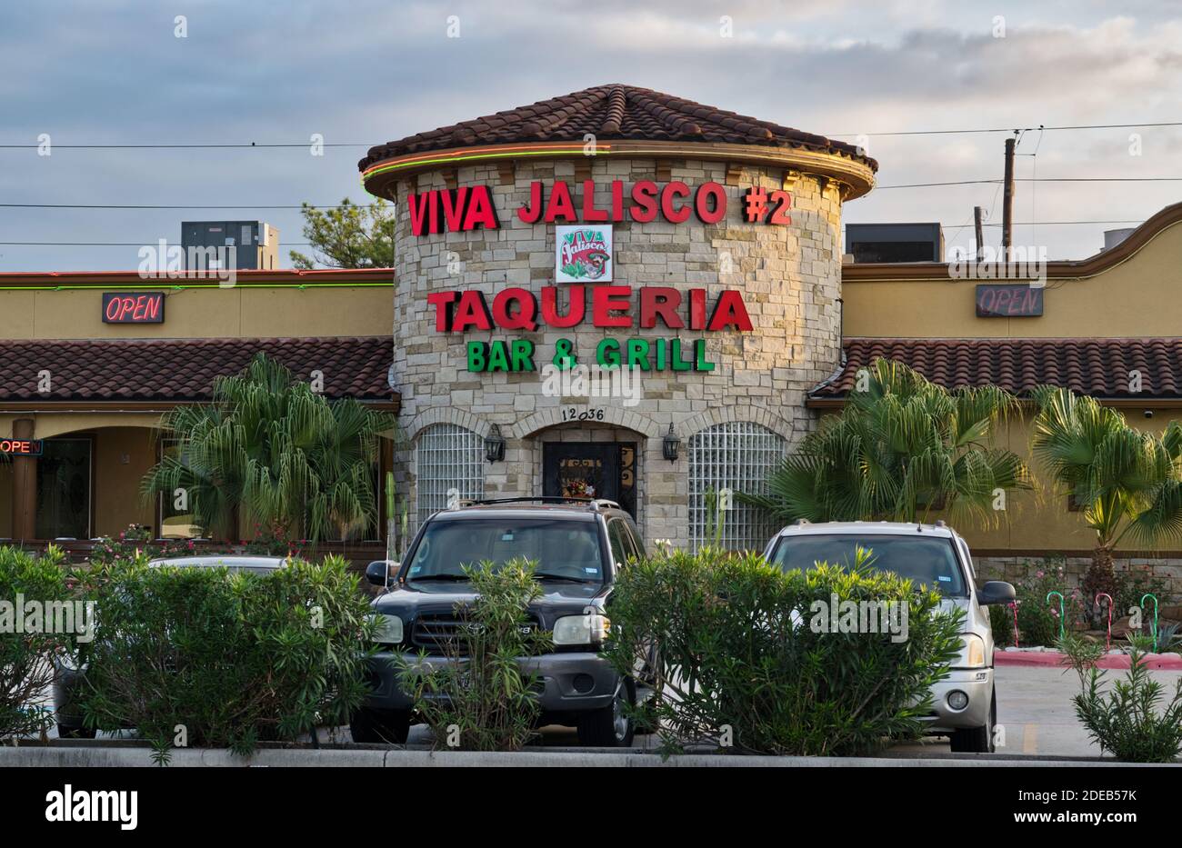 Houston, Texas USA 11-26-2020: Viva Jalisco Taqueria 2 Exterior in Houston, TX. Restaurant mit authentischer mexikanischer Küche. Stockfoto