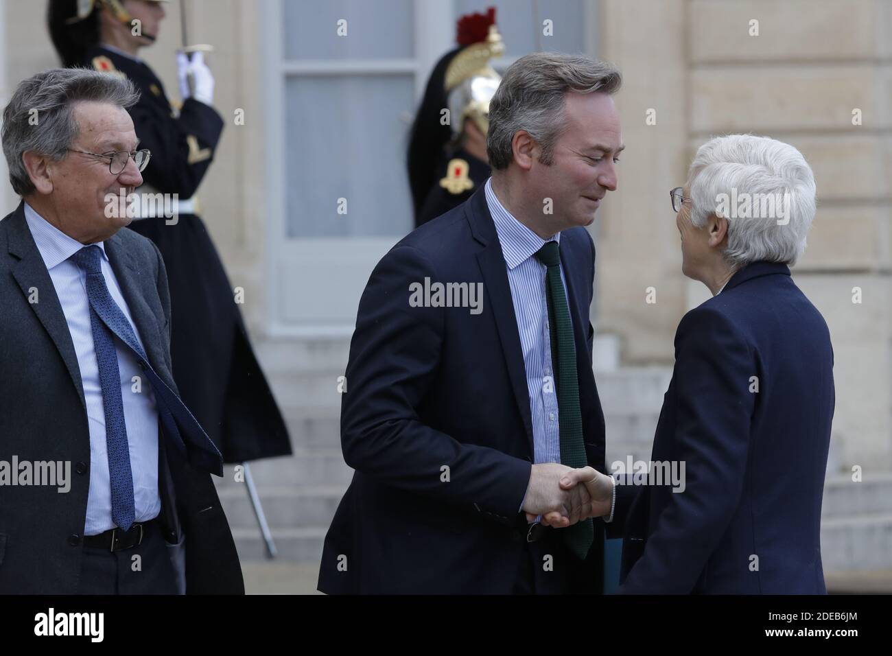 Jean-Baptiste Lemoyne, Staatssekretär für Europa und auswärtige Angelegenheiten, begrüßt Corinne Luquiens aktuelles Mitglied und Francois Pillet, die am 11. März 2019 im Elysée-Palast eintreffen, um als neues Mitglied des "Conseil Constitutionnel" in Paris, Frankreich, den Eid abzulegen. Foto von Henri Szwarc/ABACAPRESS.COM Stockfoto