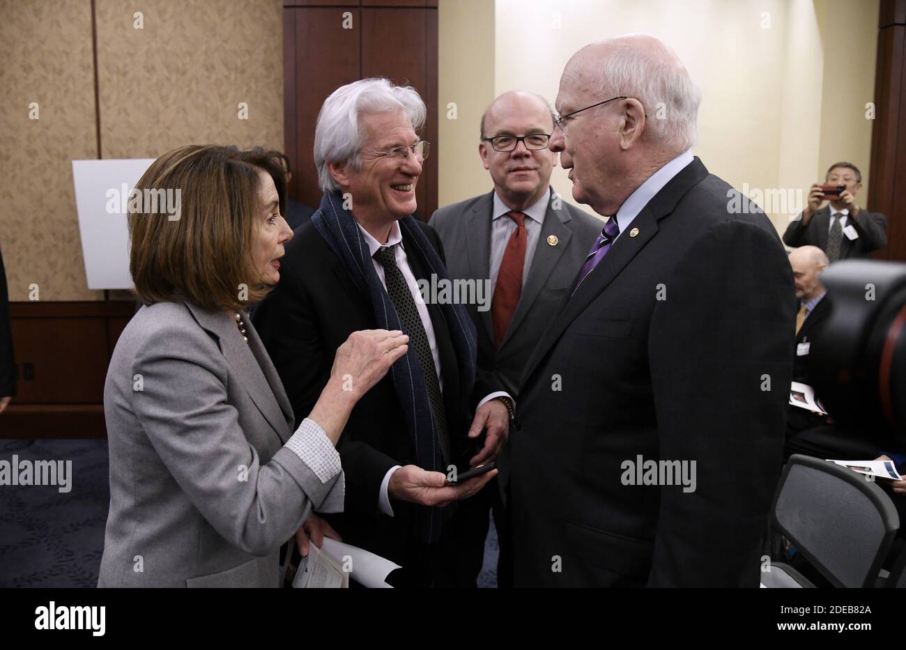 Von links nach rechts: House Speaker Nancy Pelosi (D-Calif.), ICT Chairman Richard Gere, Kongressabgeordneter Jim McGovern (D-Mass) und Senator Patrick Leahy (R) nehmen an einer Veranstaltung auf dem Capitol Hill Teil, 12. März 2019 in Washington, D.C., zu Ehren des Andenkens an Lodi Gyari, pensionierter Sondergesandter seiner Heiligkeit des Dalai Lama, Hochrangiger Beamter der Zentraltibetischen Regierung und Exekutivvorsitzender der Internationalen Kampagne für Tibet (ICT), der am 29. Oktober 2018 verstorben ist.Foto: Olivier Douliery/ABACAPRESS.COM Stockfoto