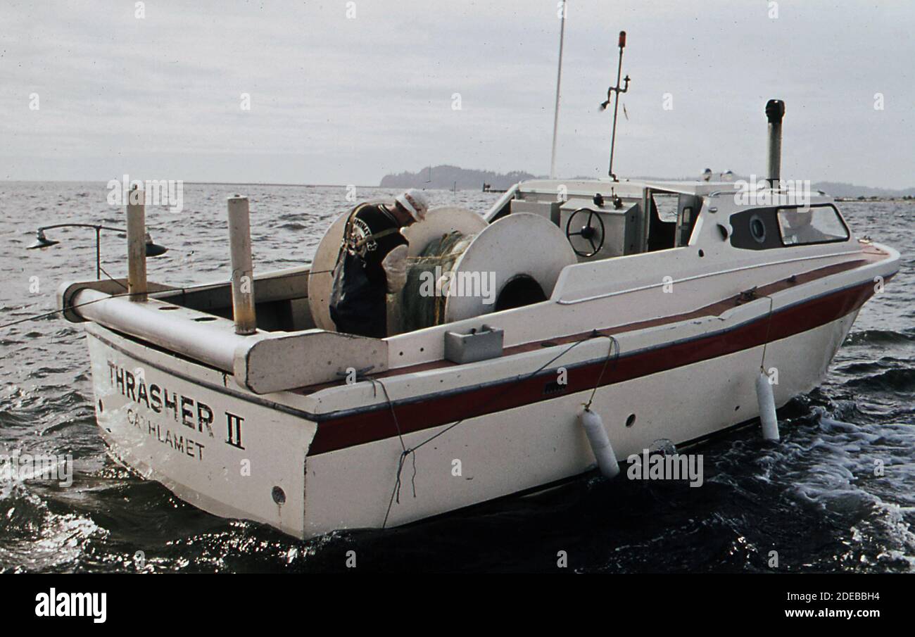 Fotos der 1970er Jahre (1972) - Gill-Netzfischerei auf dem Columbia River (Oregon; Astoria Gegend) Stockfoto