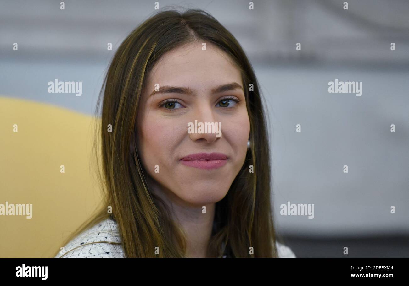 Fabiana Rosales, Ehefrau von Venezuelas selbsternannter Interimspräsident Juan Guaido, schaut am Mittwoch, den 27. März 2019, bei einem Treffen mit Präsident Trump im Oval Office des Weißen Hauses zu. Foto von Olivier Douliery/ABACAPRESS.COM Stockfoto