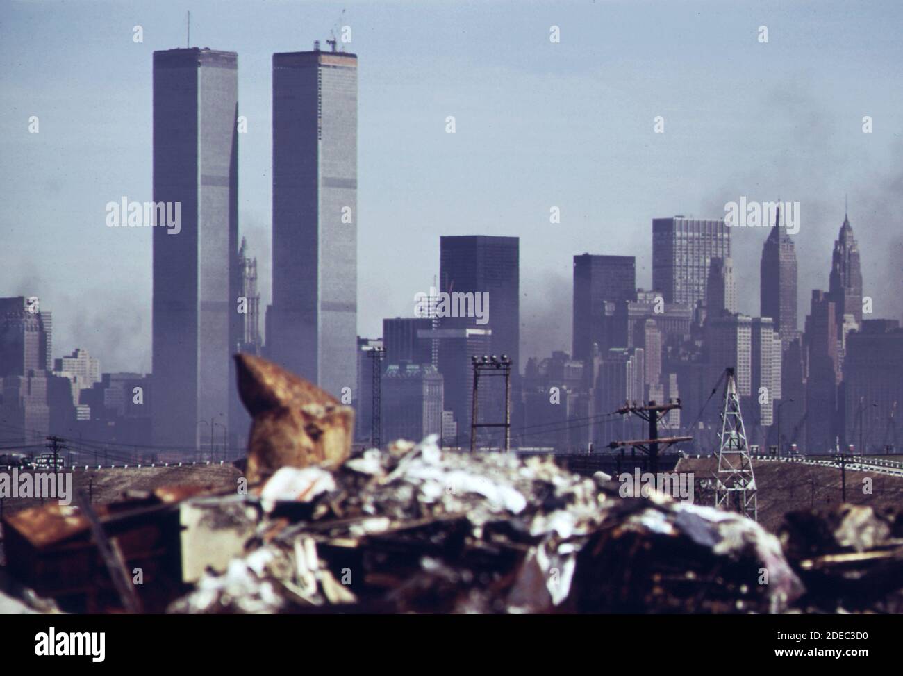 1970er Foto - (1973) - illegale Dumpingzone vor dem New Jersey Turnpike; gegenüber Manhattan über den Hudson River. Im Süden befindet sich das Deponiegebiet des geplanten Liberty State Park Stockfoto