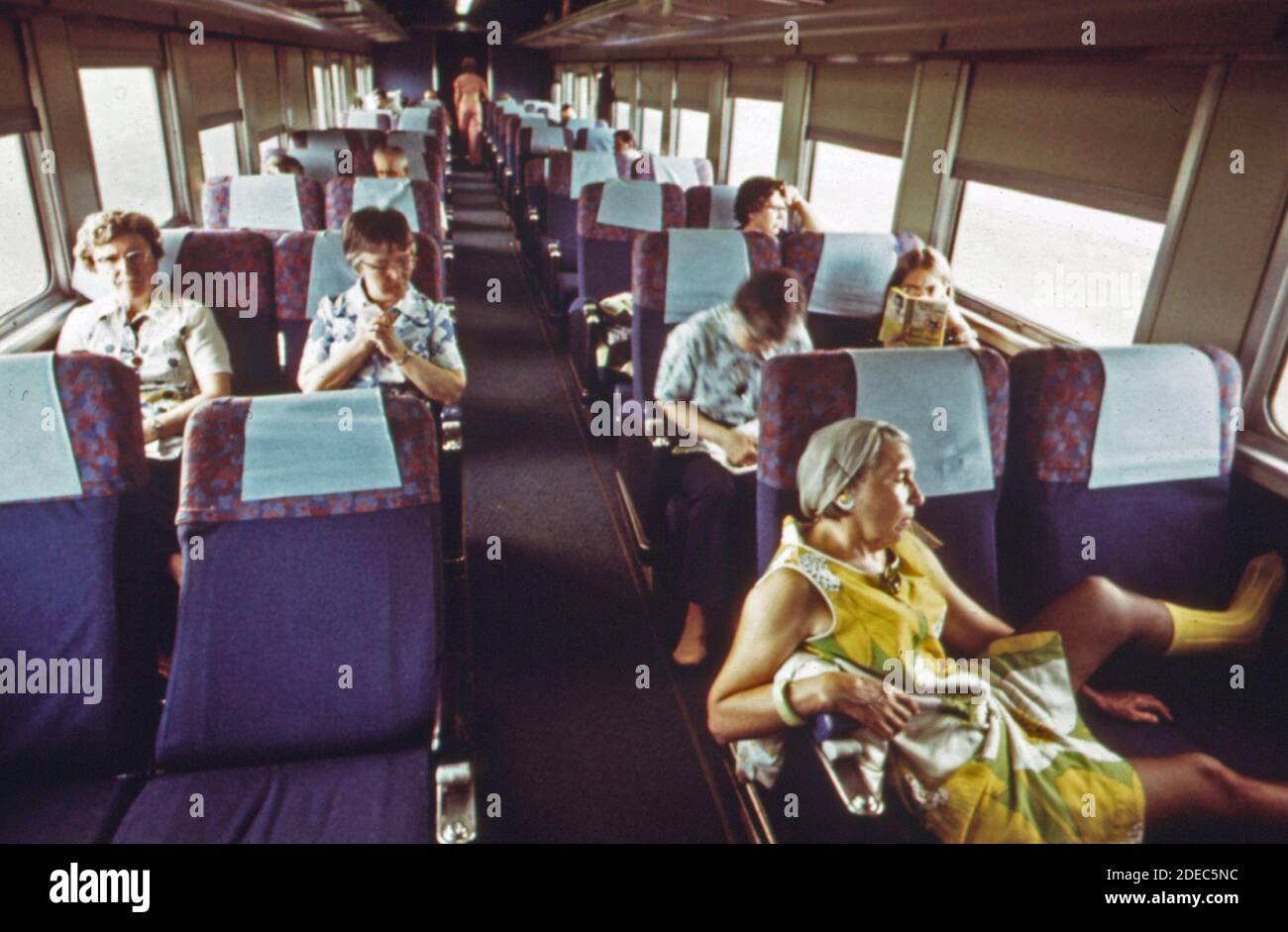 Passagiere ließen sich für die Fahrt auf Amtrak's Broadway Limited zwischen Chicago und Points East ein. Ca. 1974 Stockfoto