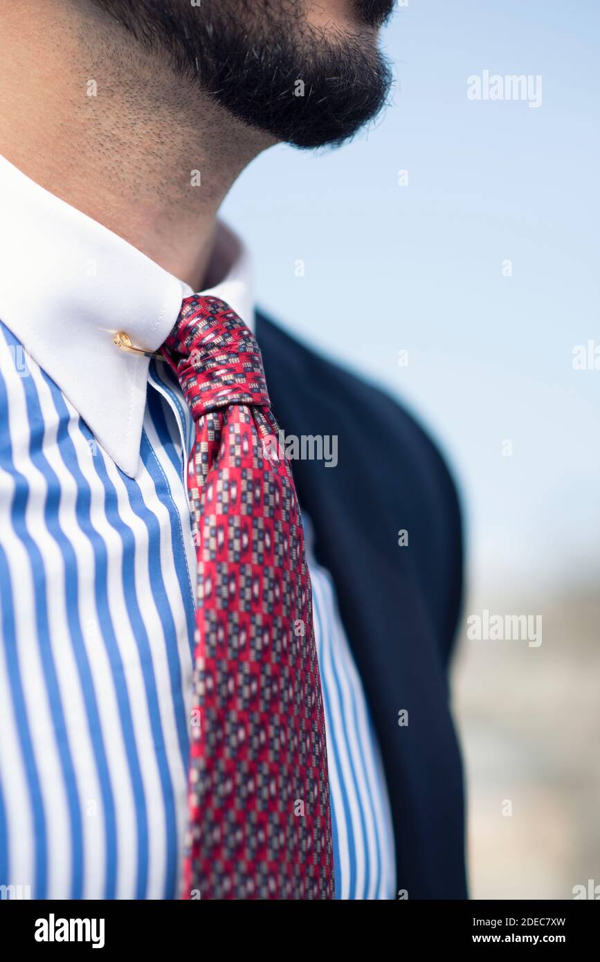Nahaufnahme der Krawatte und des Hemdes eines Mannes Stockfoto