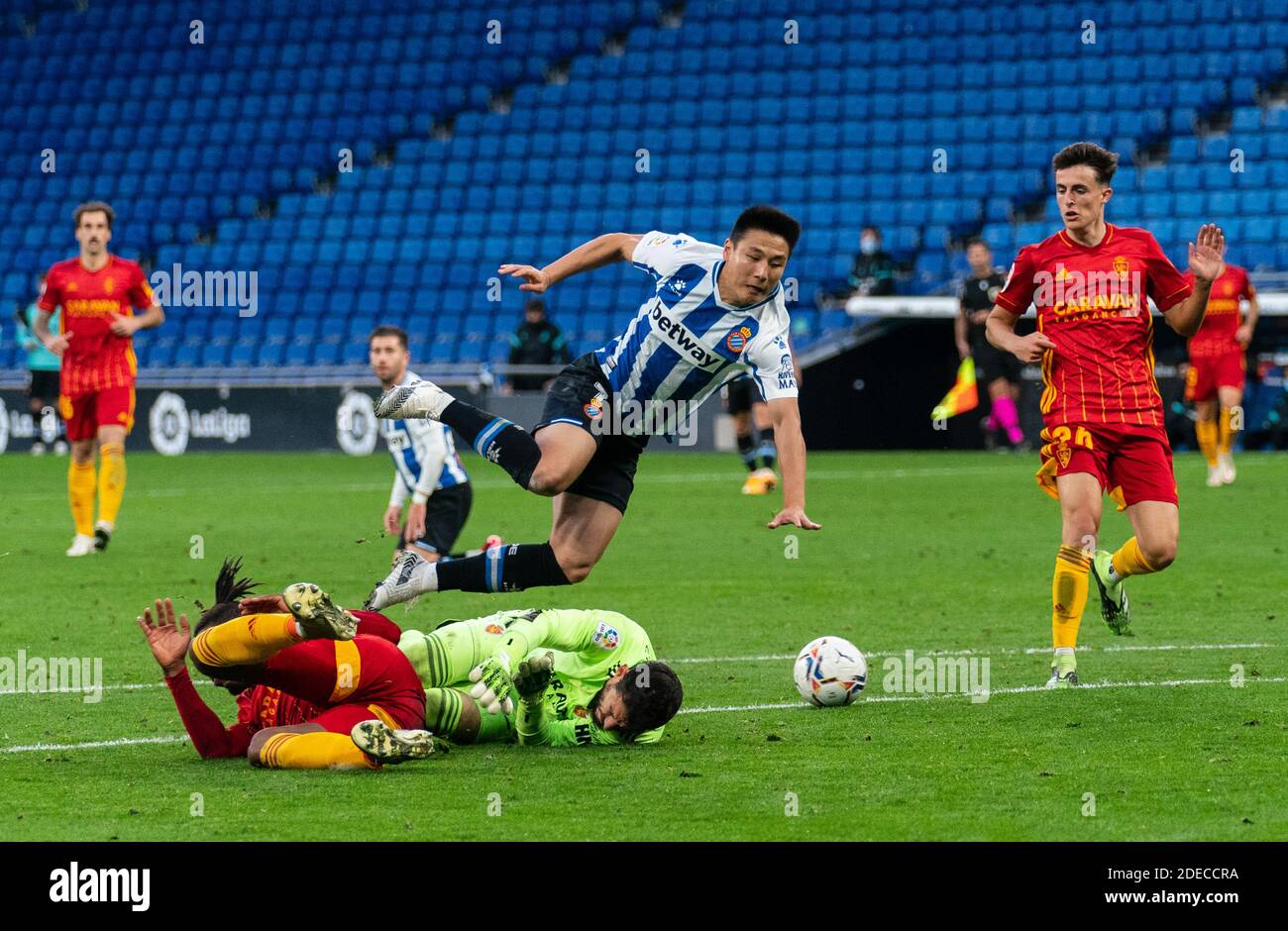 Cornella, Spanien. November 2020. Espanyols Wu Lei (TOP) tritt bei einem spanischen Fußballspiel der zweiten Liga zwischen RCD Espanyol und Real Zaragoza in Cornella, Spanien, am 29. November 2020 an. Quelle: Joan Gosa/Xinhua/Alamy Live News Stockfoto