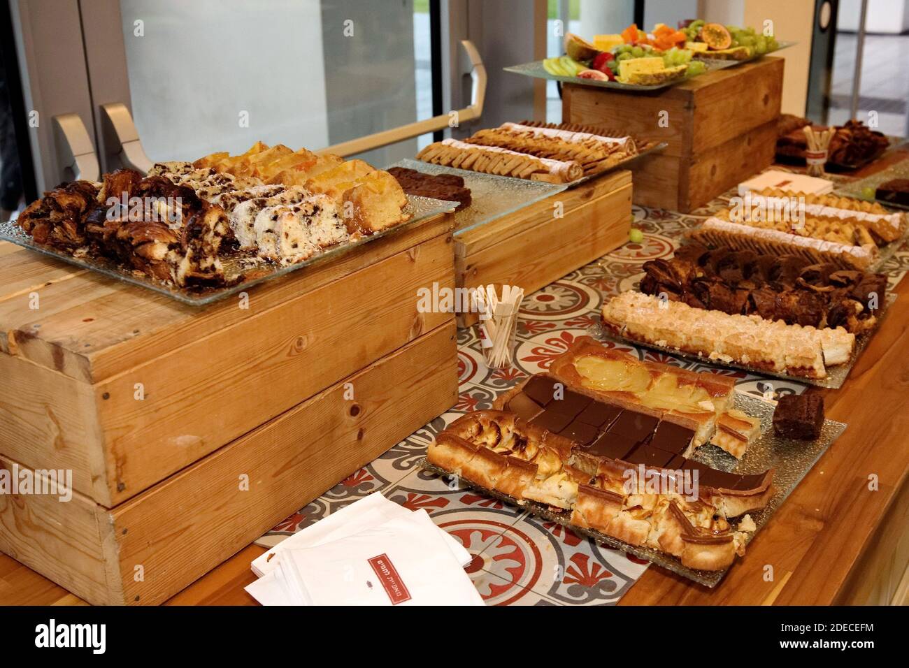Abendbuffet mit einer Auswahl an Speisen Bei einer Abendveranstaltung Stockfoto