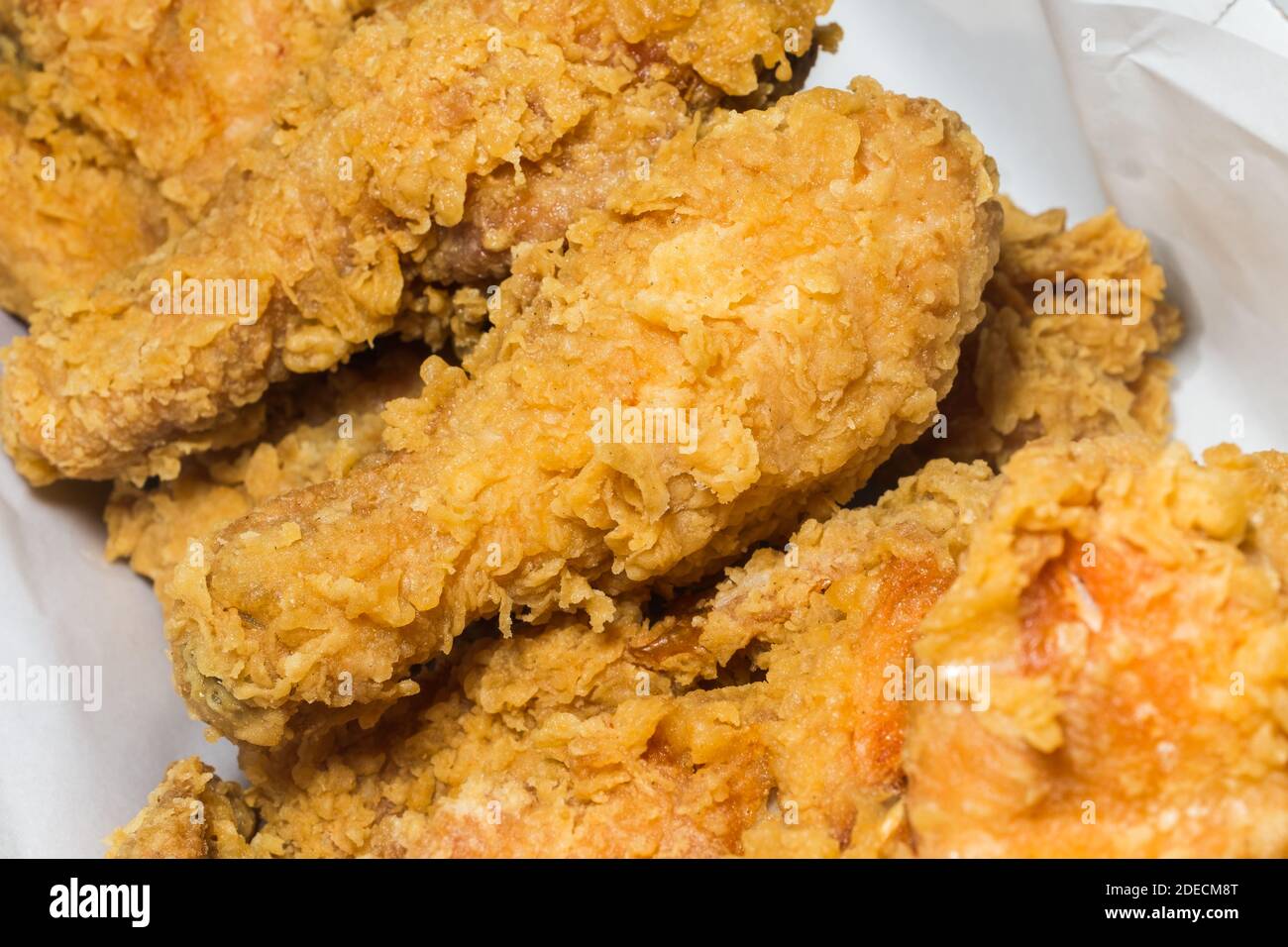 Gebratenes Huhn mit Olivenöl Stockfoto