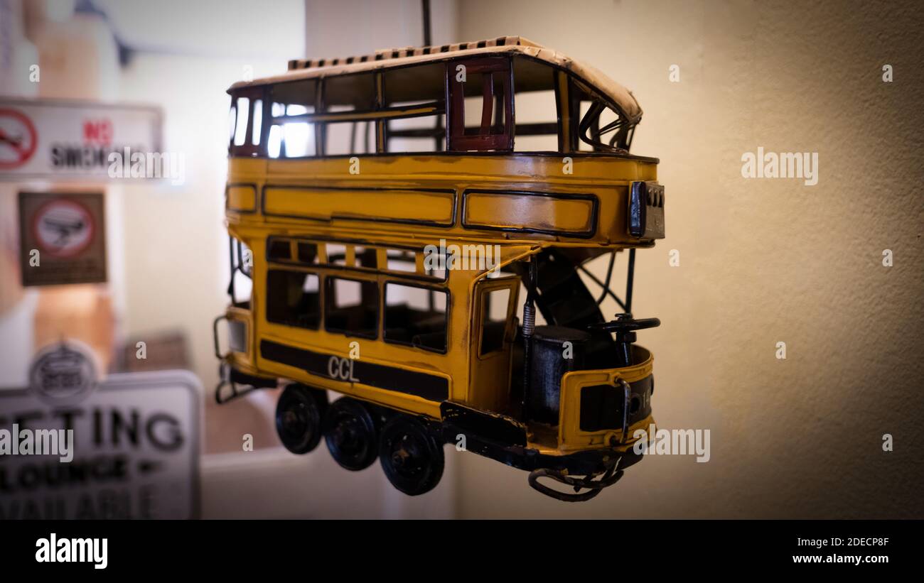 Miniatur des Stadtbahnfahrens in der Lounge Stockfoto