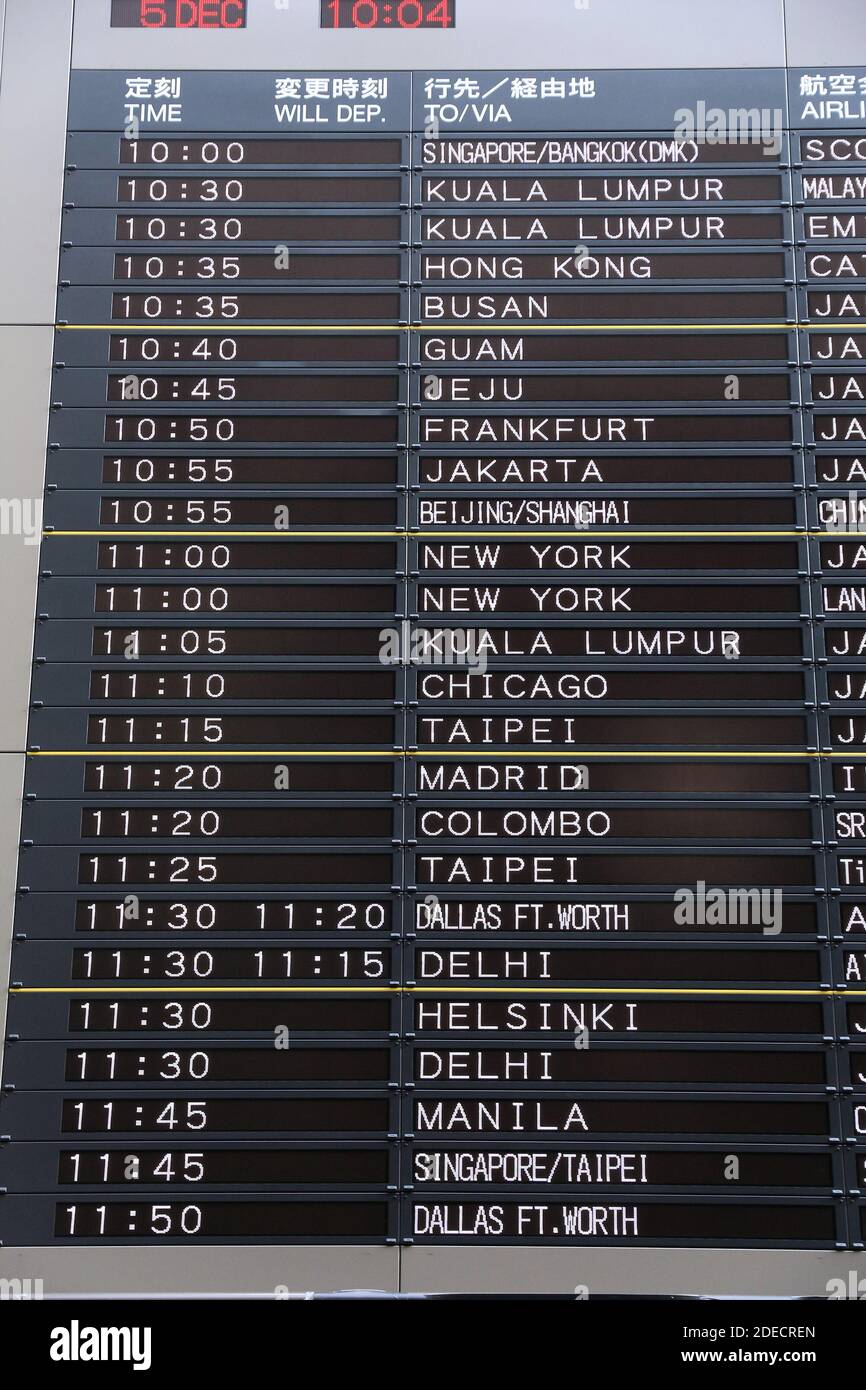 Flugplan der Abflüge vom Flughafen Tokyo Narita in Japan. Stockfoto