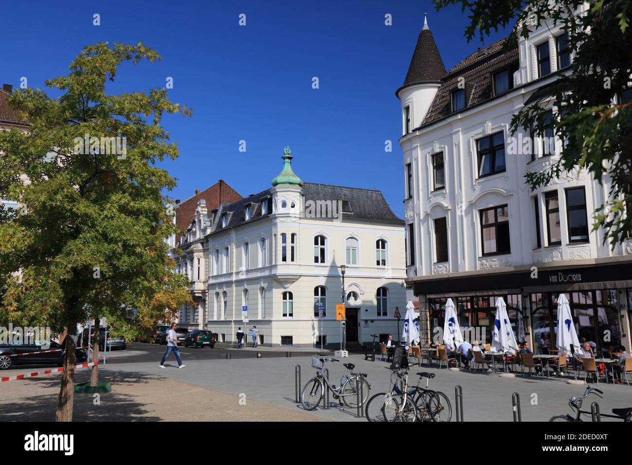 MÖNCHENGLADBACH, DEUTSCHLAND - 18. SEPTEMBER 2020: Altstadt von Gladbach in Mönchengladbach, einer bedeutenden Stadt in Nordrhein-Westfalen. Stockfoto