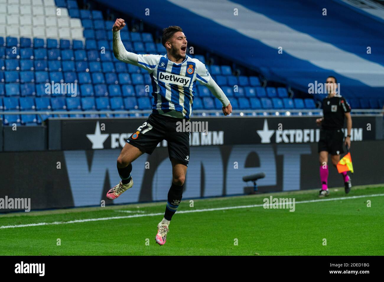 Cornella, Spanien. November 2020. Espanyols Oscar Gil feiert das Tor während eines spanischen Fußballspiels der zweiten Liga zwischen RCD Espanyol und Real Zaragoza in Cornella, Spanien, am 29. November 2020. Quelle: Joan Gosa/Xinhua/Alamy Live News Stockfoto