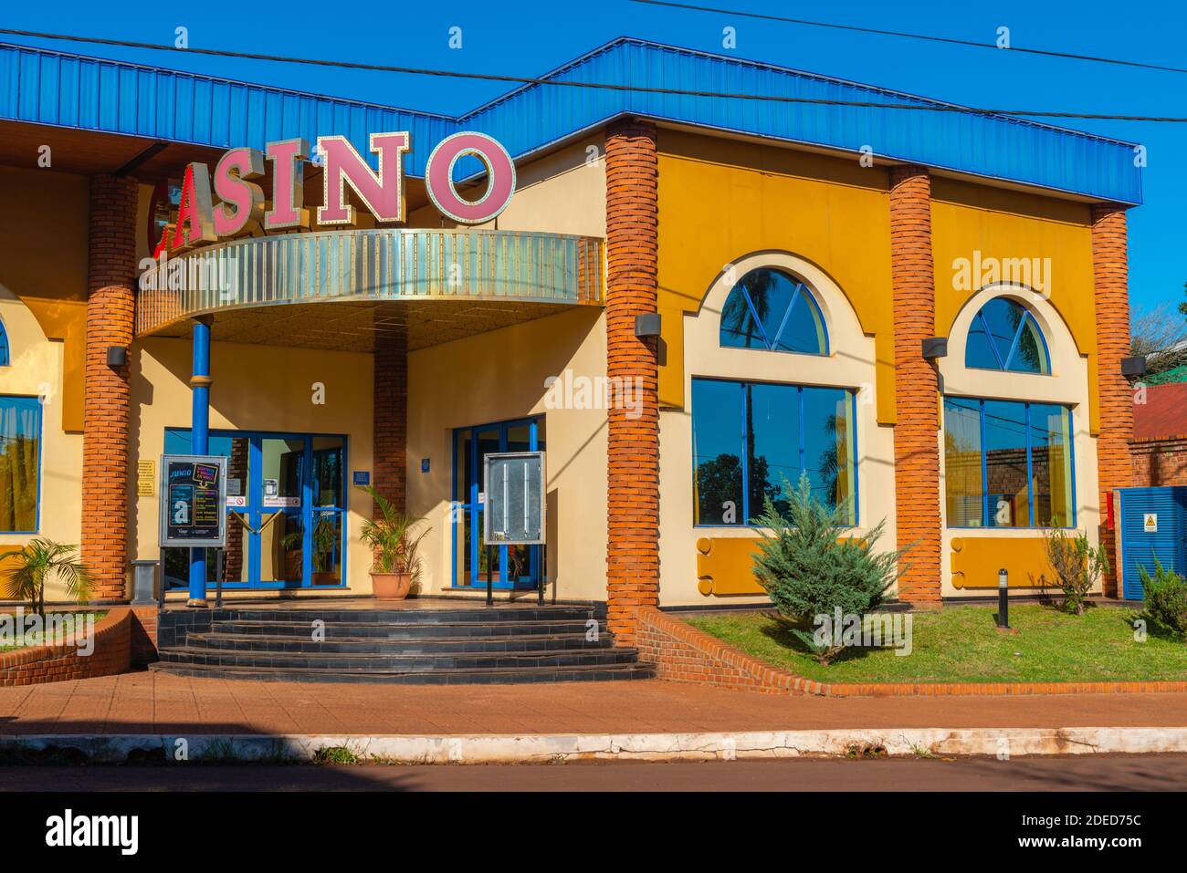 Spielkasino in der kleinen Stadt Montecarlo am Paraná Fluss, Provincia Misiones, Argentinien, Lateinamerika Stockfoto