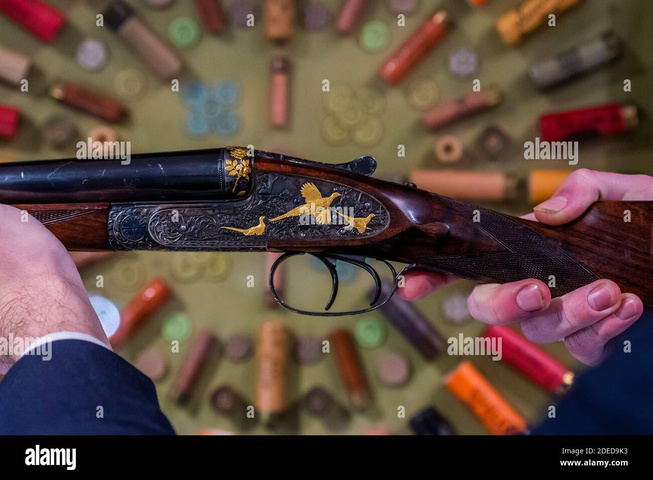 London, Großbritannien. November 2020. Eine von einem sehr feinen Paar von Ken Hunt dekoriert 12-Bohrung selbstöffnende Seitenschieberpistolen von J. Purdey & Sons, no. 27397/8. est £35,000 - 55,000 - Preview of Bonhams’ Antique Arms, Modern Sporting Guns & Exceptional Firearms. Der Verkauf findet am 3. Dezember in Knightsbridge statt. Kredit: Guy Bell/Alamy Live Nachrichten Stockfoto