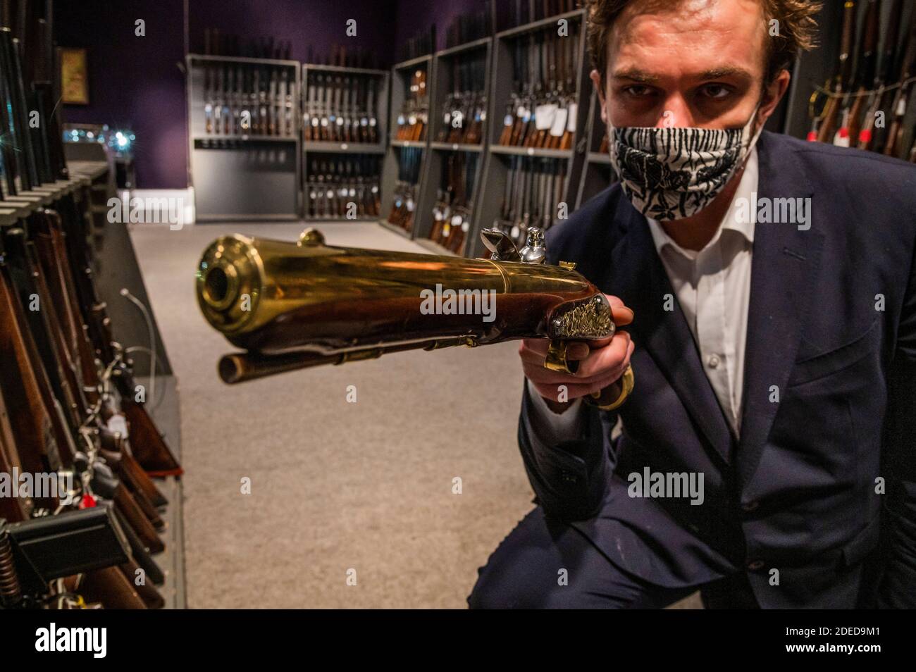 London, Großbritannien. November 2020. Eine von einem außergewöhnlichen Paar 'Flintlock' Repeating Air Pistols aus Blair Castle, Schottland, von Edward Bate, London, um 1770, est £20,000 - 30,000 - Preview of Bonhams' Antique Arms, Modern Sporting Guns & Exceptional Firearms. Der Verkauf findet am 3. Dezember in Knightsbridge statt. Kredit: Guy Bell/Alamy Live Nachrichten Stockfoto