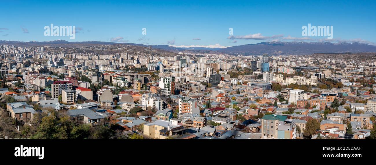 Tiflis, Georgien - 23. November, 2020: Panoramablick auf Tiflis, Stadtbild Stockfoto