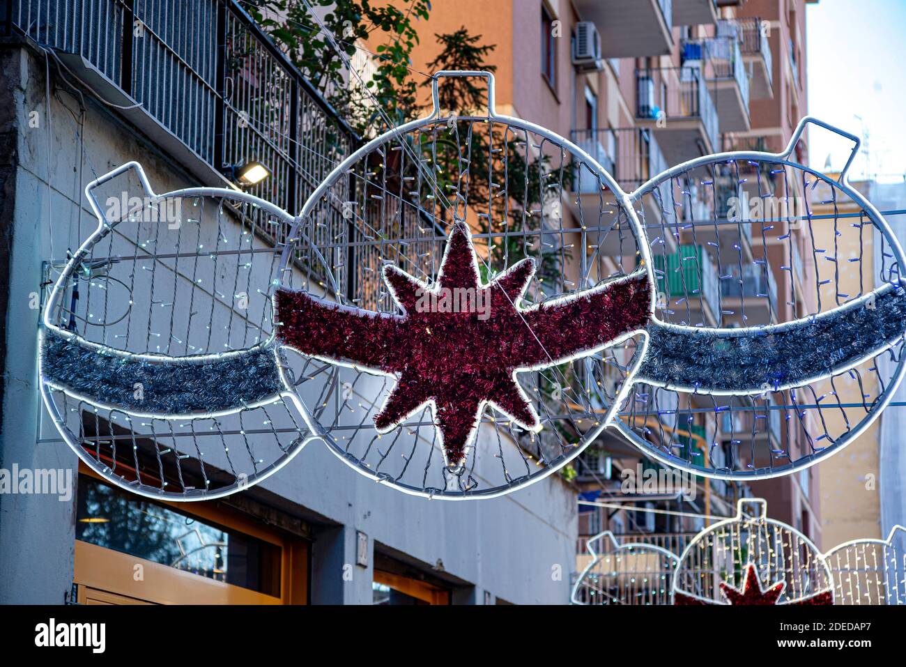 Roma, via Prenestina si prepara per lo Shopping natalizio 2020 Stockfoto