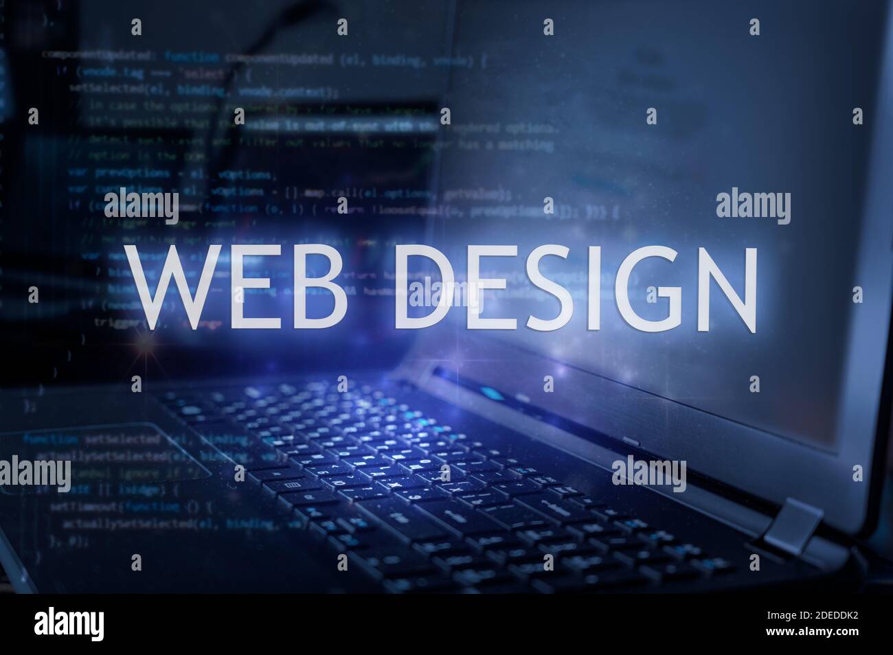 Web-Design-Inschrift gegen Laptop und Code-Hintergrund. Lernen Sie Webdesign, Computerkurse, Schulungen. Stockfoto