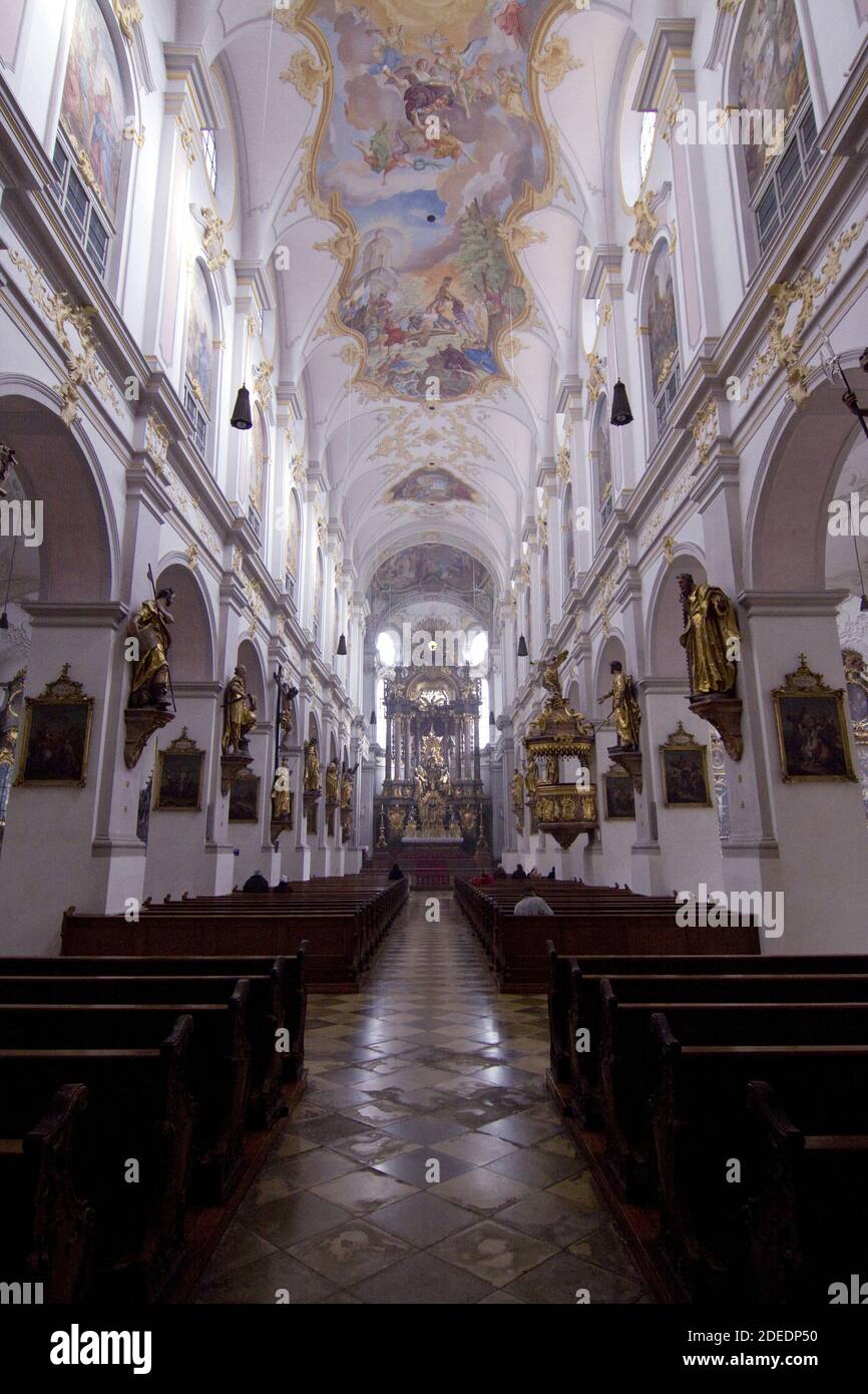 Innenansicht der Pfarrkirche St. Peter, gotische Kirche aus dem 13. Jahrhundert, München, Bayern, Deutschland, Stockfoto