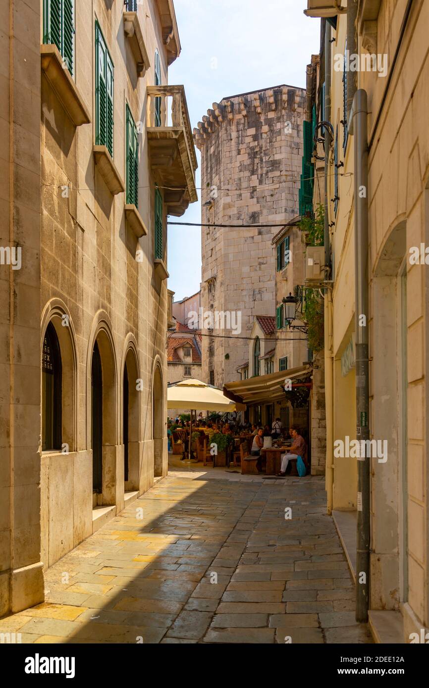 Blick auf die venezianischen Turm Obst Square, Split, Dalmatien, Kroatien, Europa Stockfoto
