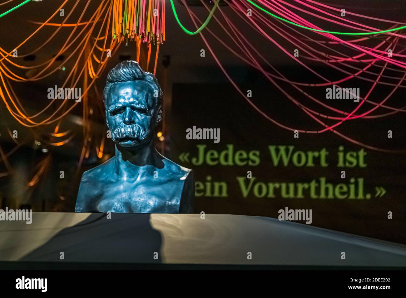Nietzsche-Ausstellung im Historischen Museum Basel, Schweiz. Einige Aphorismen aus dem Werk Friedrich Nietzsches sind ebenso bekannt wie sein mächtiger Schnurrbart Stockfoto