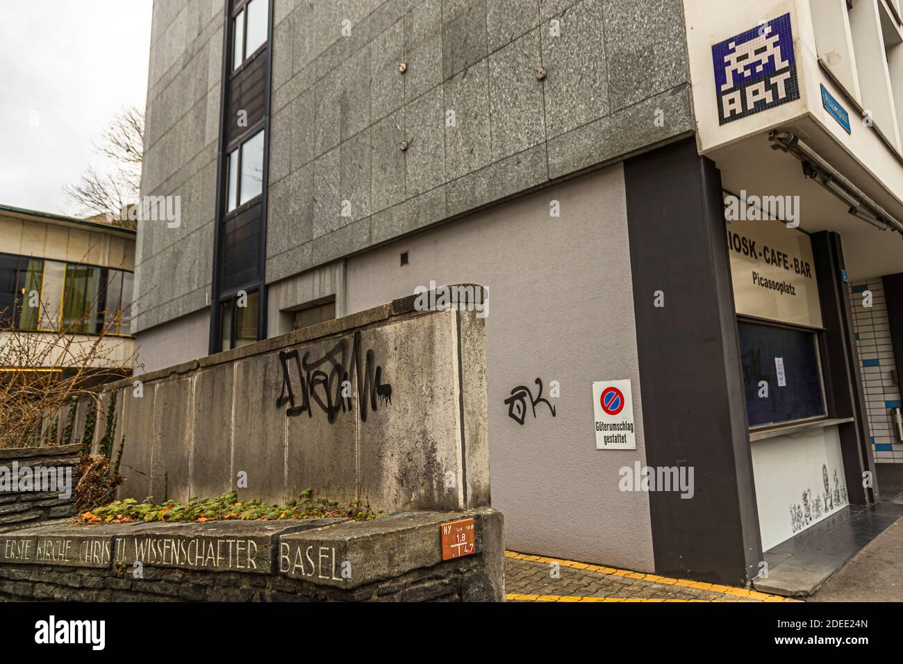 Erste Kirche Christi, Wissenschaftler in Basel. Street Art als Mosaik aus Keramikfliesen des französischen Urban Artist Invader Stockfoto