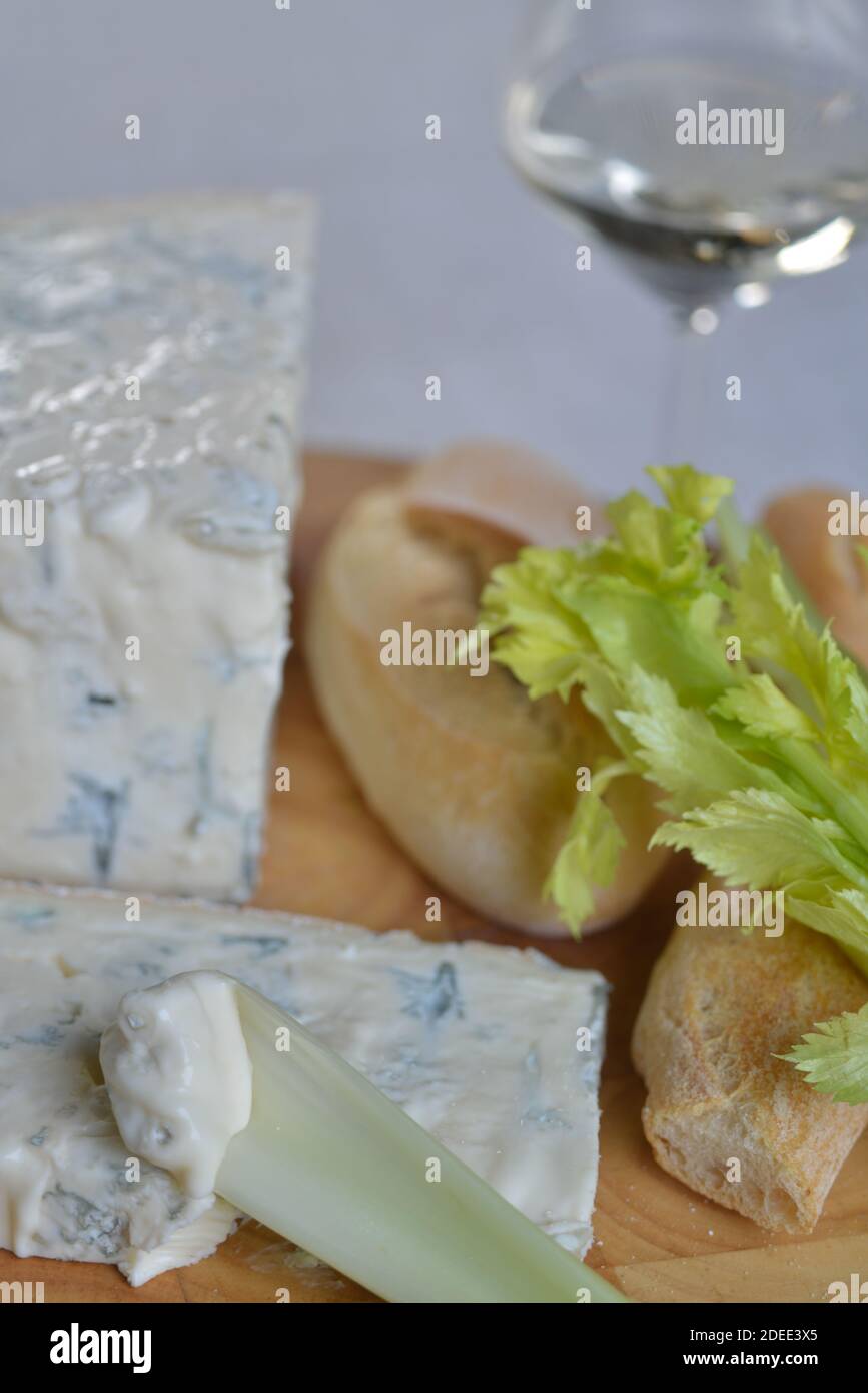 Gorgonzola dolce, Gorgonzola, Sellerie Stockfoto