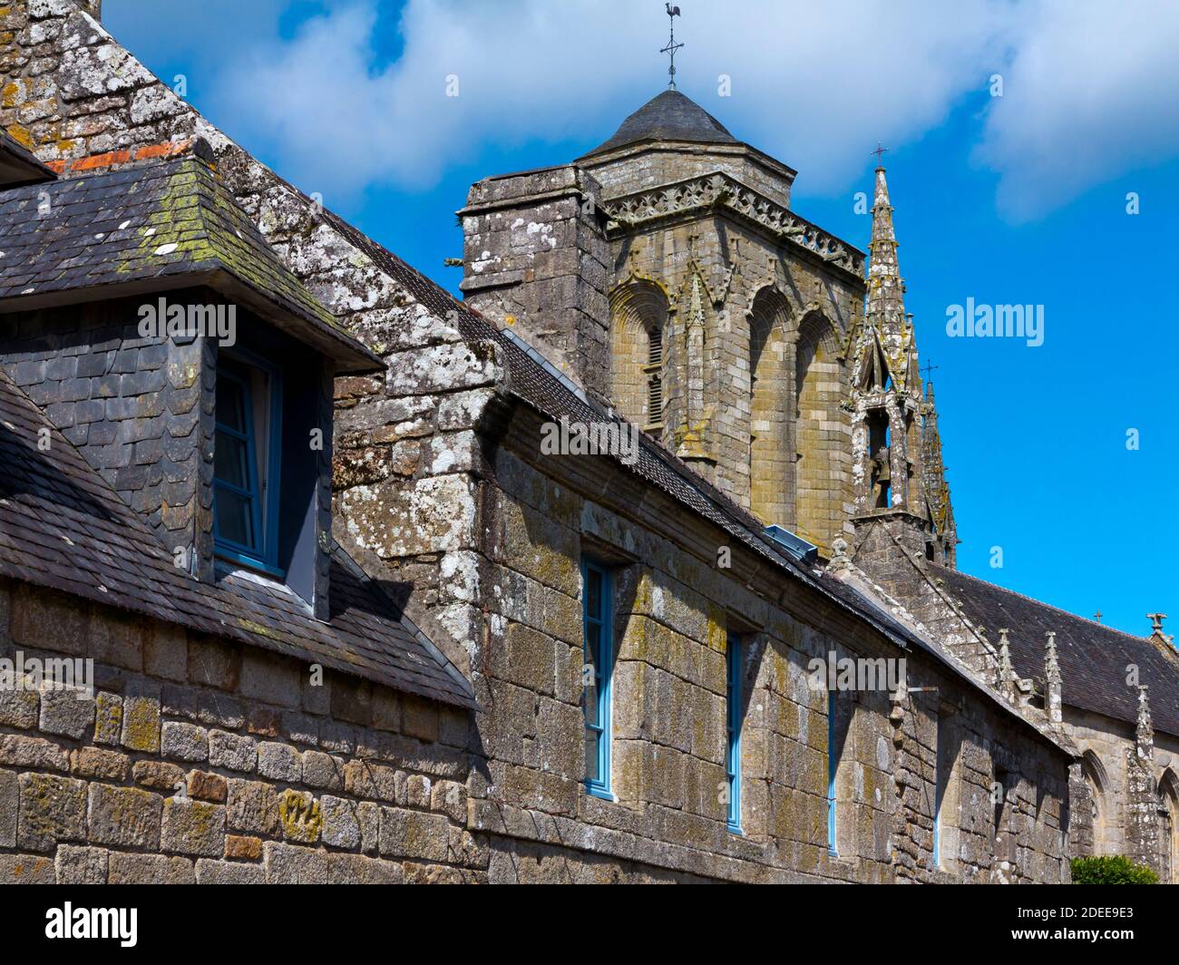 Die fünfzehnte Jahrhundert Kirche St. Ronan oder Eglise St. Ronan in Locronan eine Stadt im südlichen Finisterre Bretagne Frankreich Stockfoto