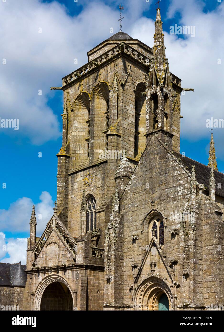 Die fünfzehnte Jahrhundert Kirche St. Ronan oder Eglise St. Ronan in Locronan eine Stadt im südlichen Finisterre Bretagne Frankreich Stockfoto