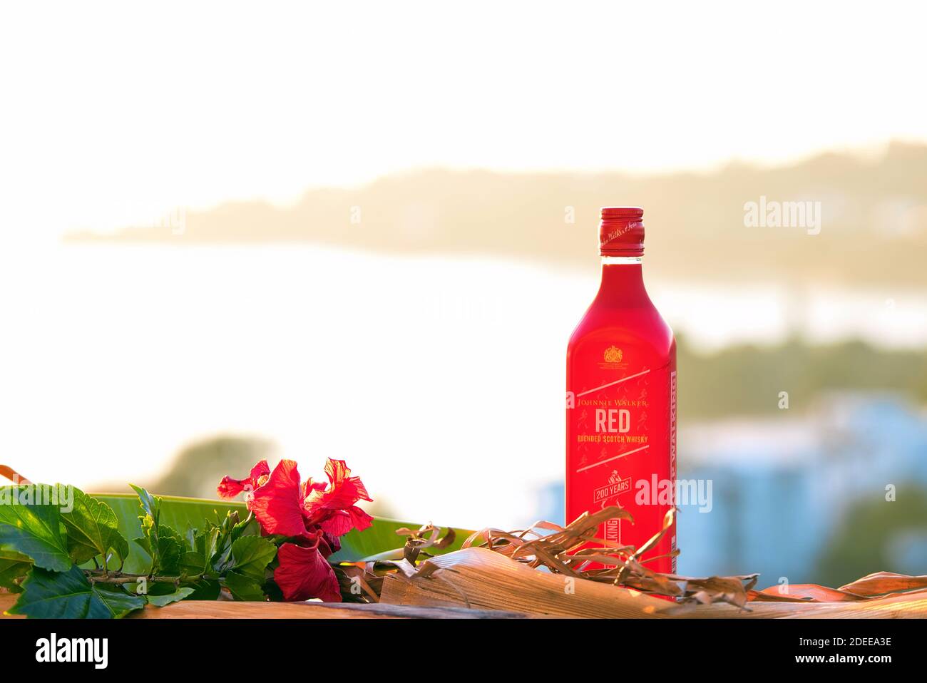 Johnnie Walker Red Label. Genuss bei Sonnenuntergang Stockfoto