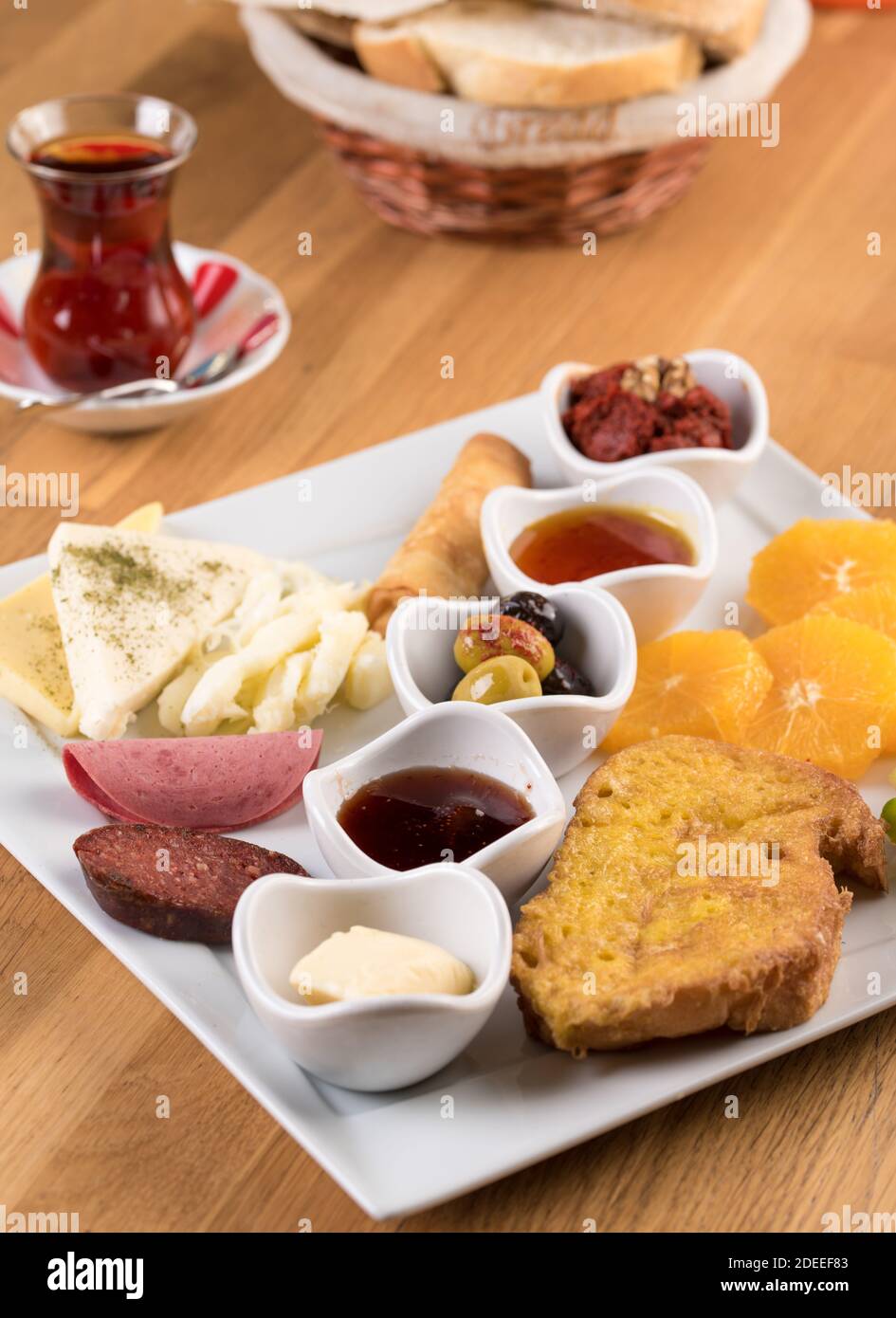 Türkische Eierbrote. Es heißt 'Yumurtali Ekmek' auf Türkisch. French Toast. Stockfoto