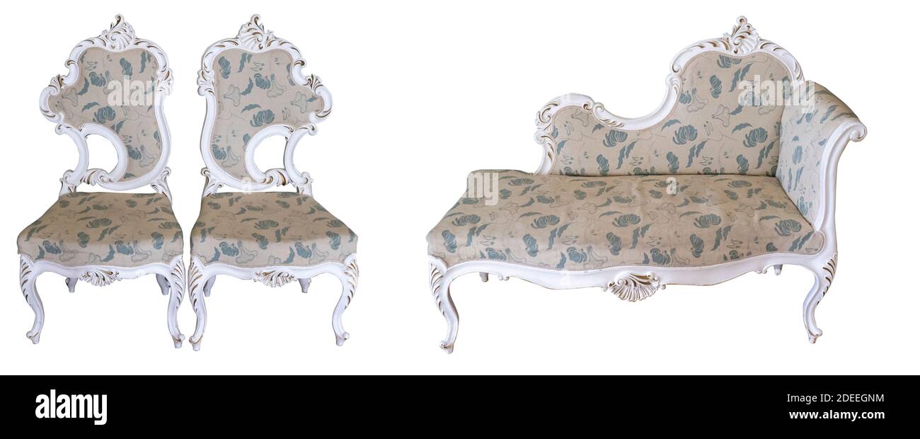 Vintage Holz Klassische geschnitzte Sofa in einem schönen Tuch isoliert auf weißem Hintergrund gepolstert. Retro-Style. Möbel für raffiniertes Interieur. Alt, Stockfoto