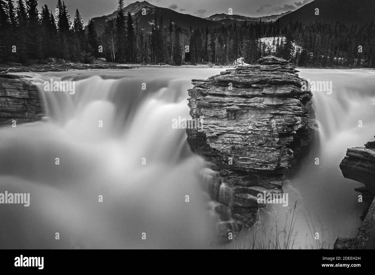 Rocky Mountain Wasserfall in Jasper Alberta Stockfoto