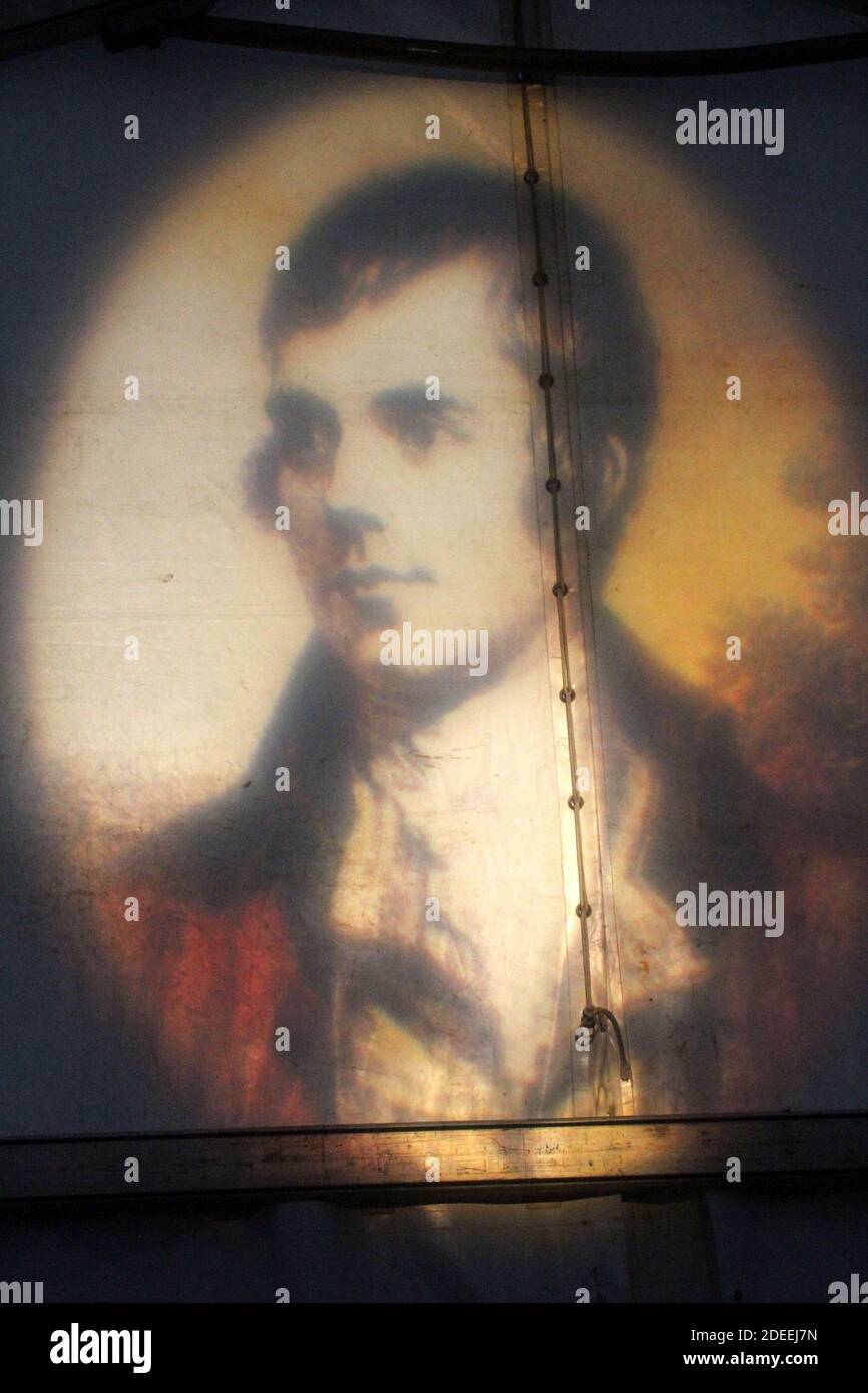 Burns an A That Belleisle Park, Ayr, Ayrshire, Schottland. Ein Bild des schottischen Barden Robert Burns auf die Leinwand des Festzeltes projiziert Stockfoto