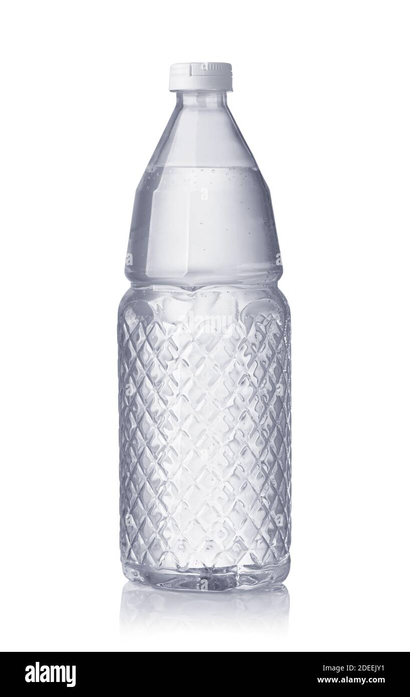 Vorderansicht der Mineralwasserflasche isoliert auf Weiß Stockfoto