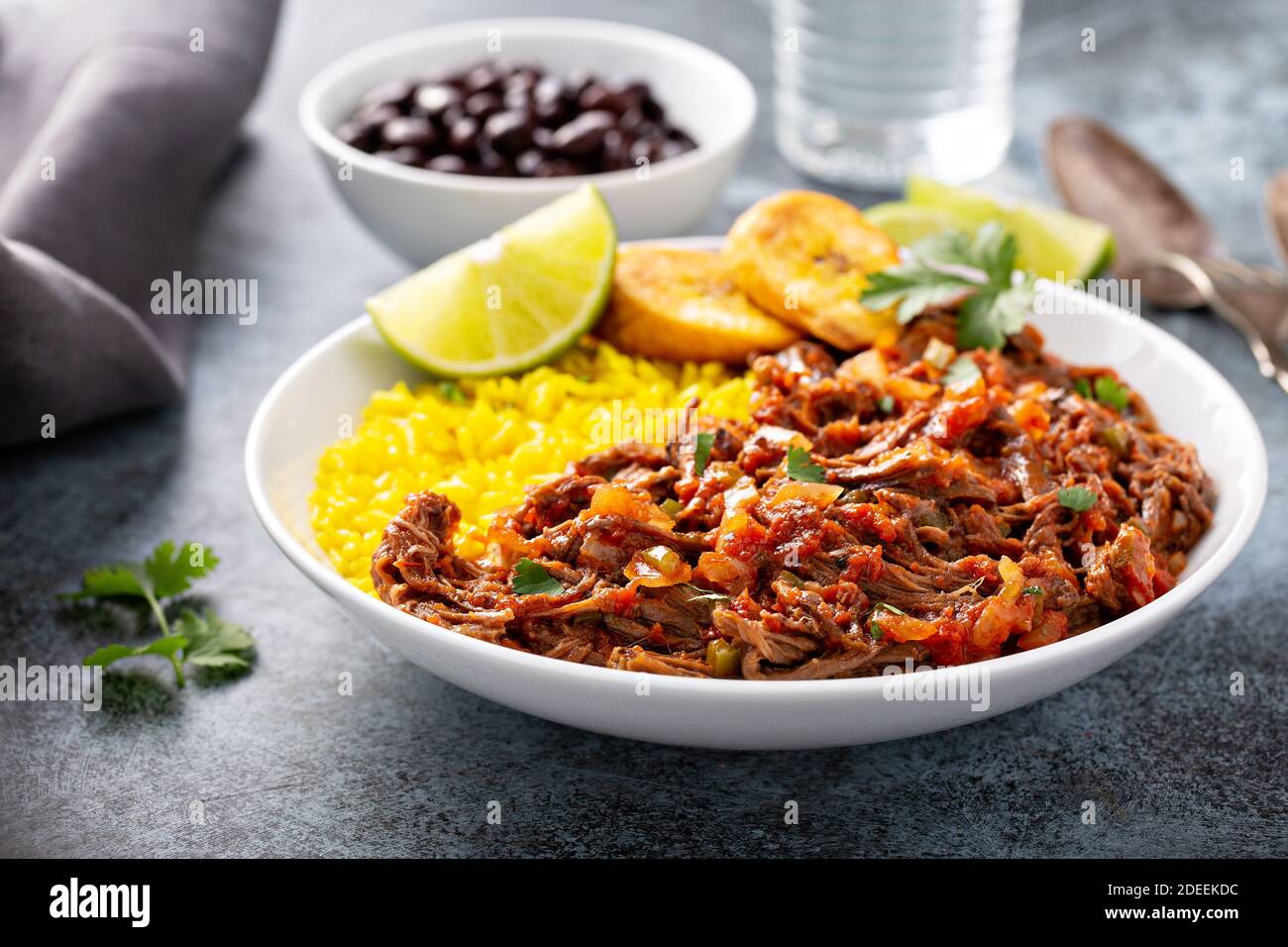 Ropa vieja, Flankensteak mit Reis Stockfoto